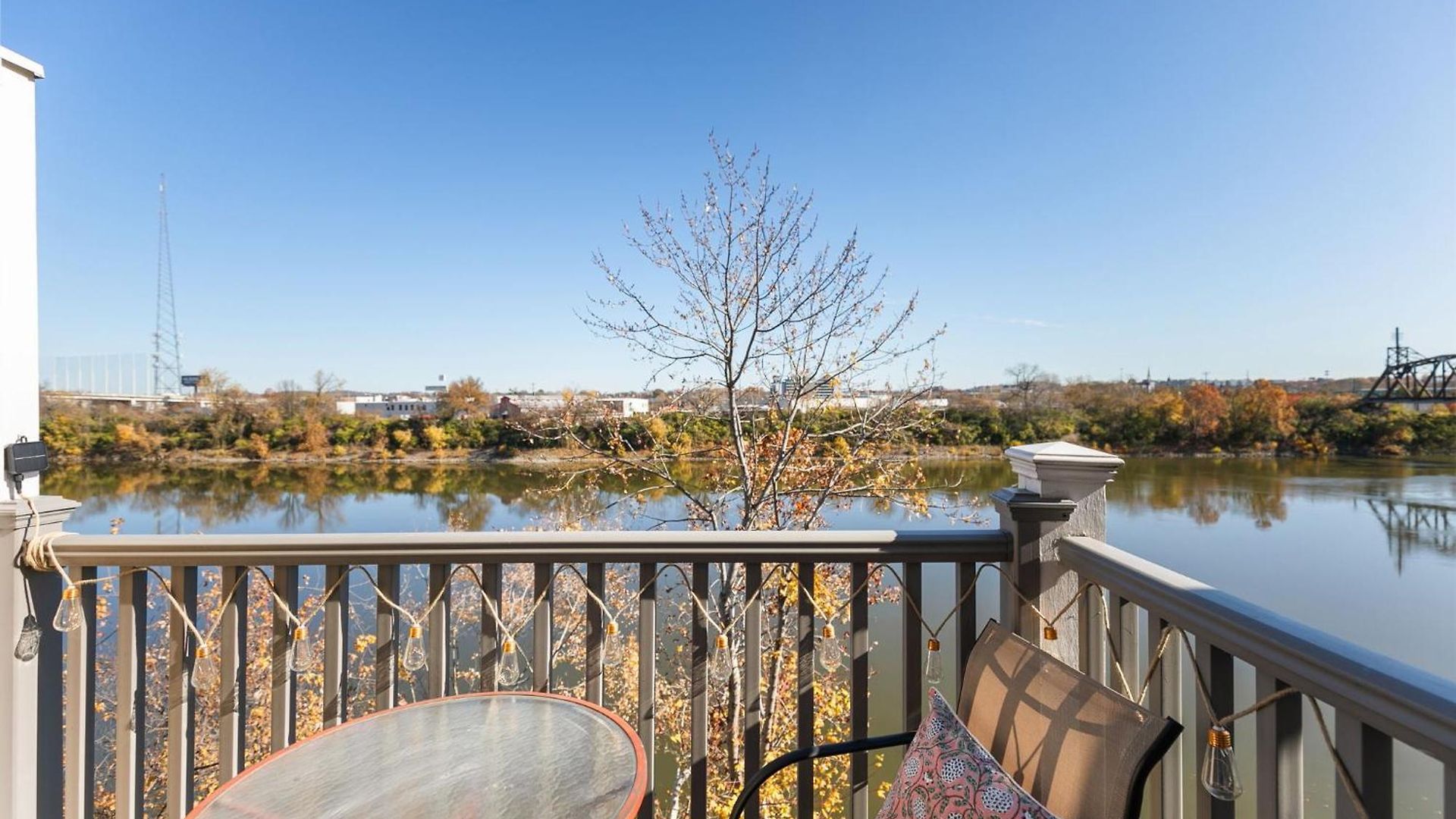 Downtown Riverfront Unit 780 Apartment *