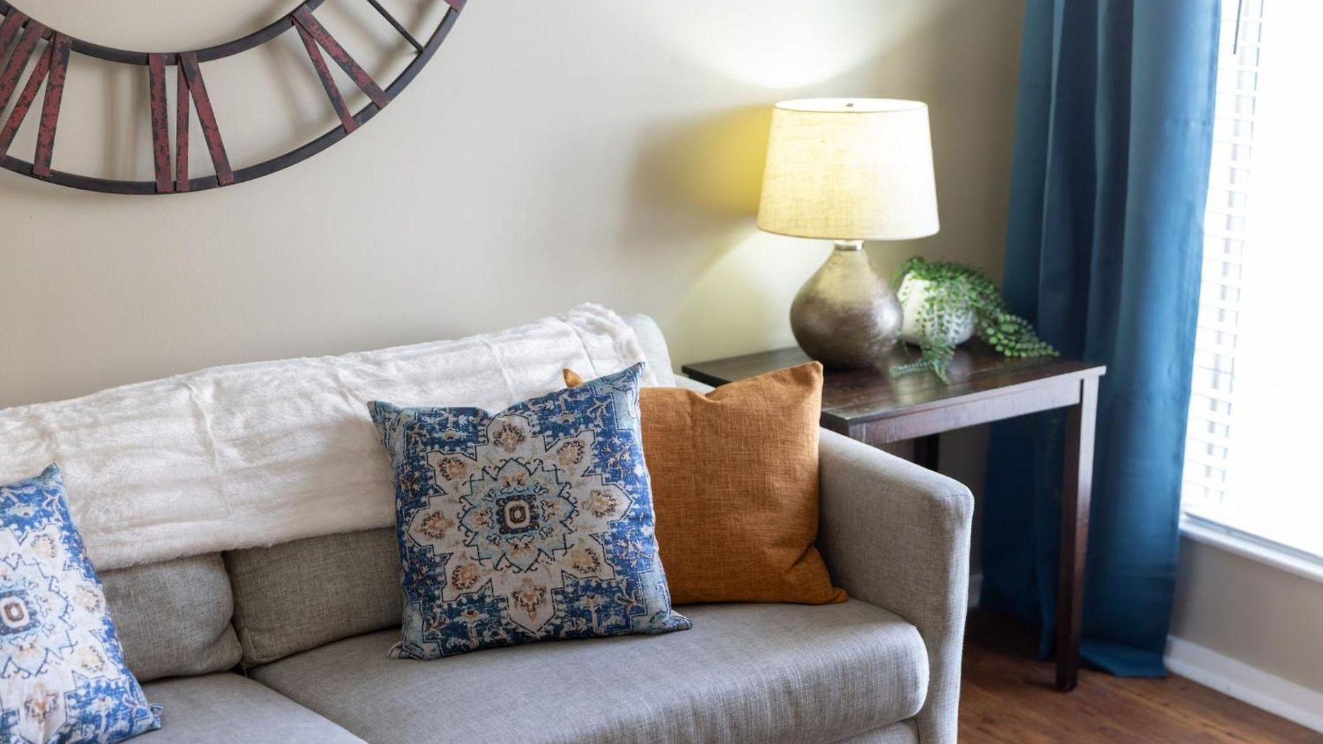 Apartment Riverfront Near Downtown *