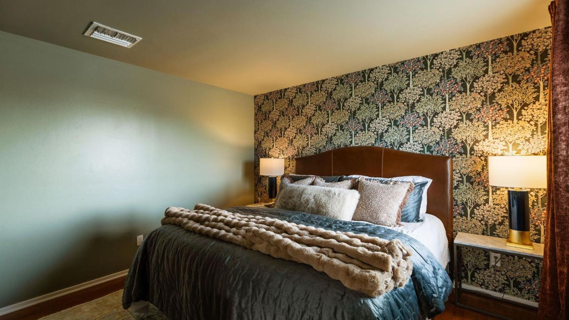 Downtown Riverfront Unit 790 Apartment *