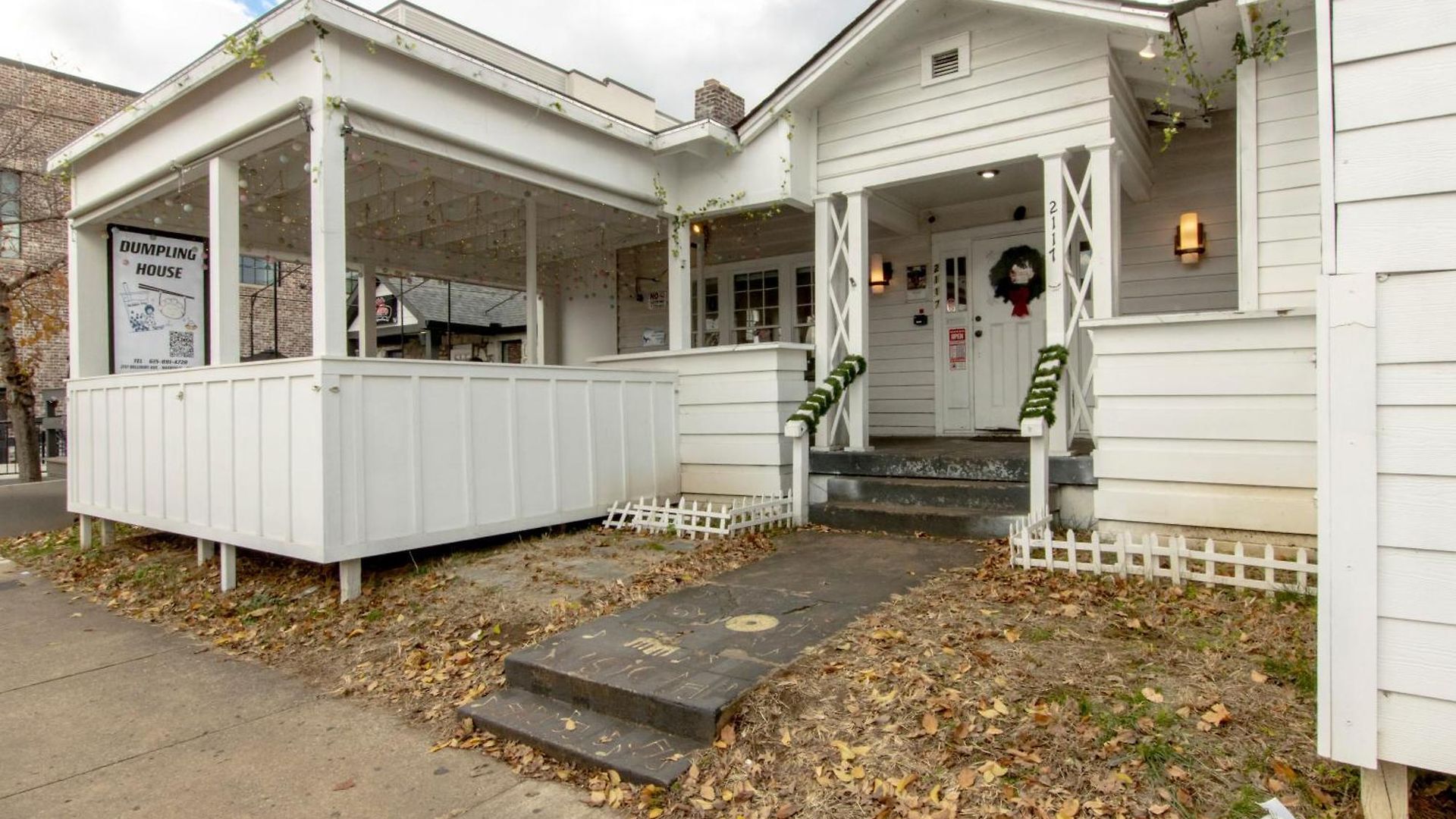 Apartment Steps From Hillsboro Village, Downtown 9 Mins Away *