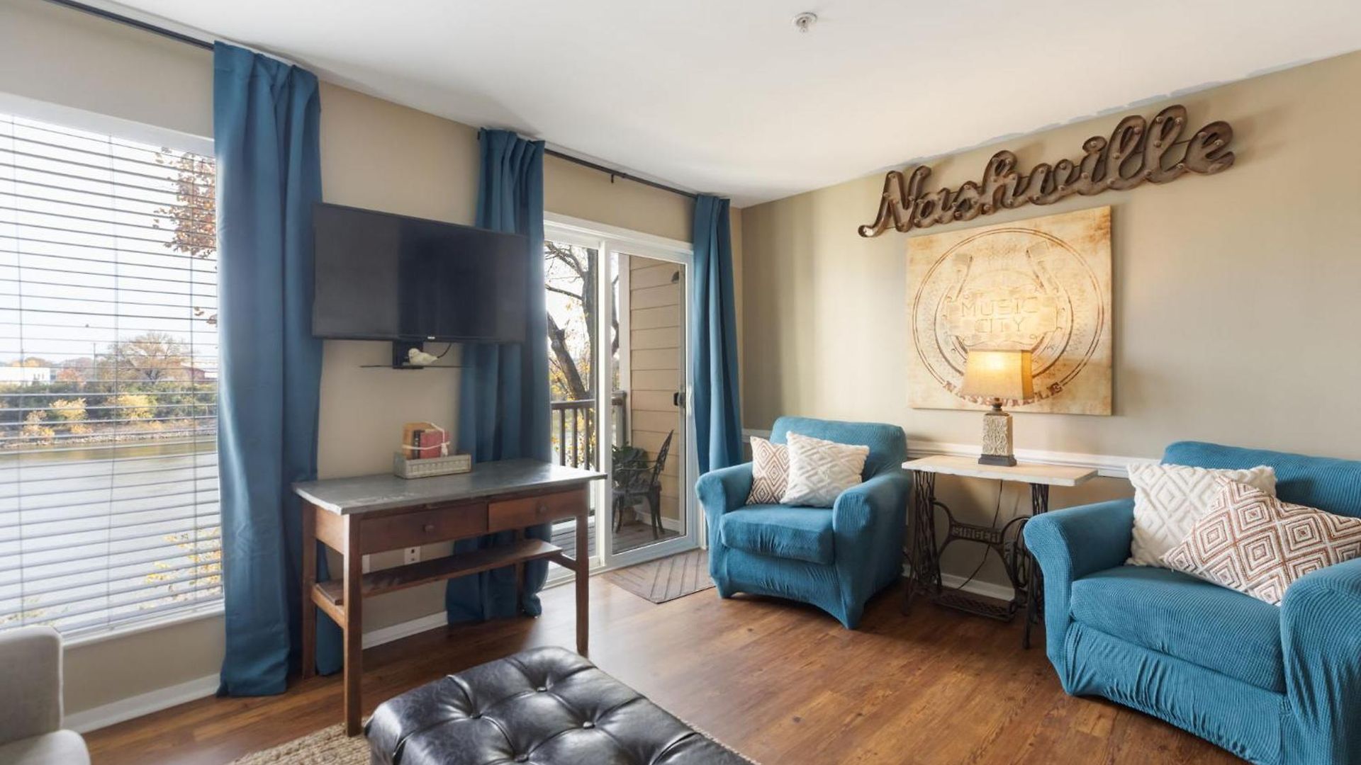Apartment Riverfront Near Downtown