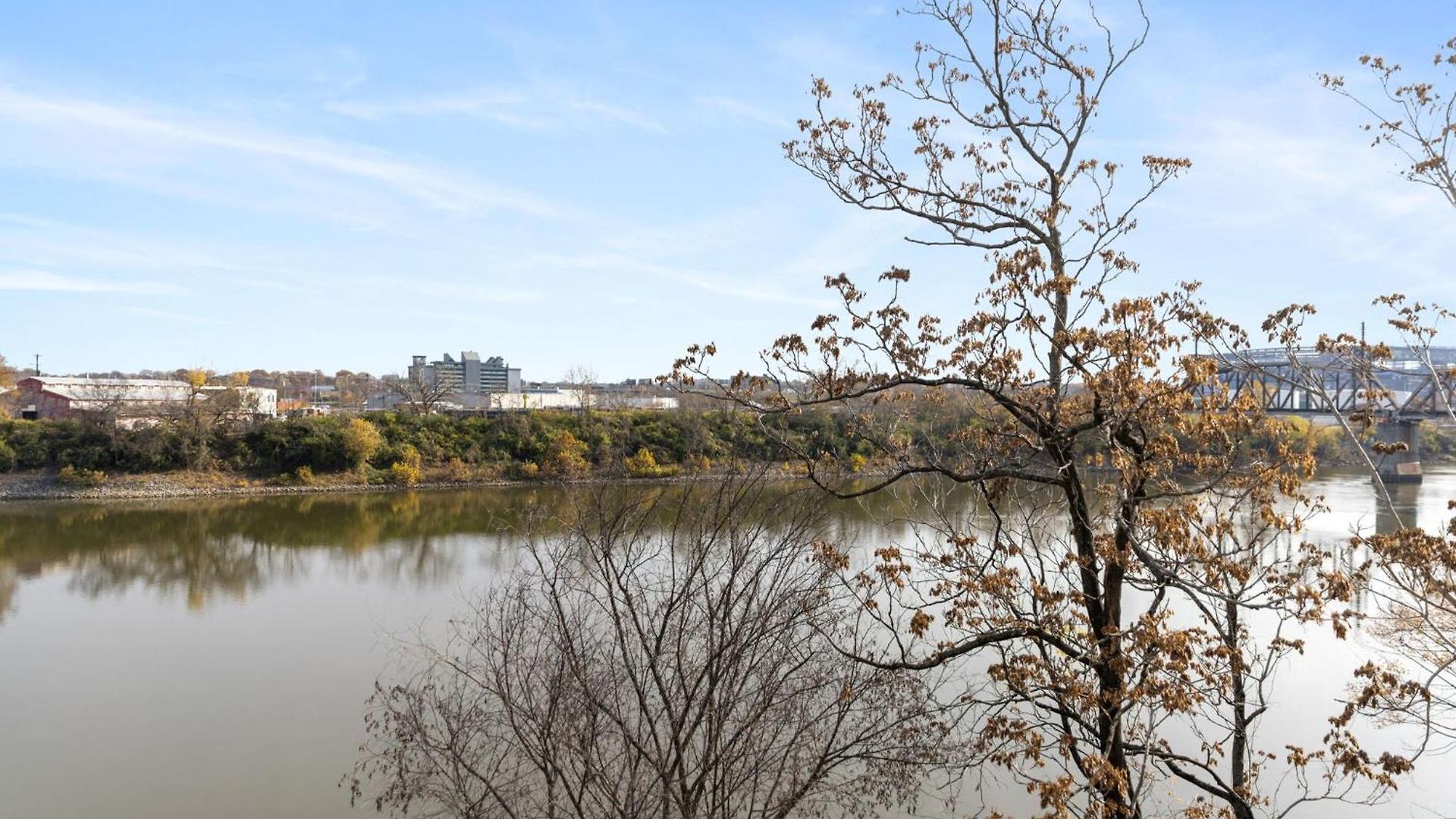 Apartment Riverfront Near Downtown *