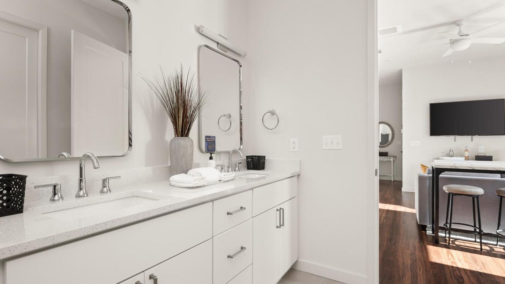 The Crescendo - On Music Row Apartment *