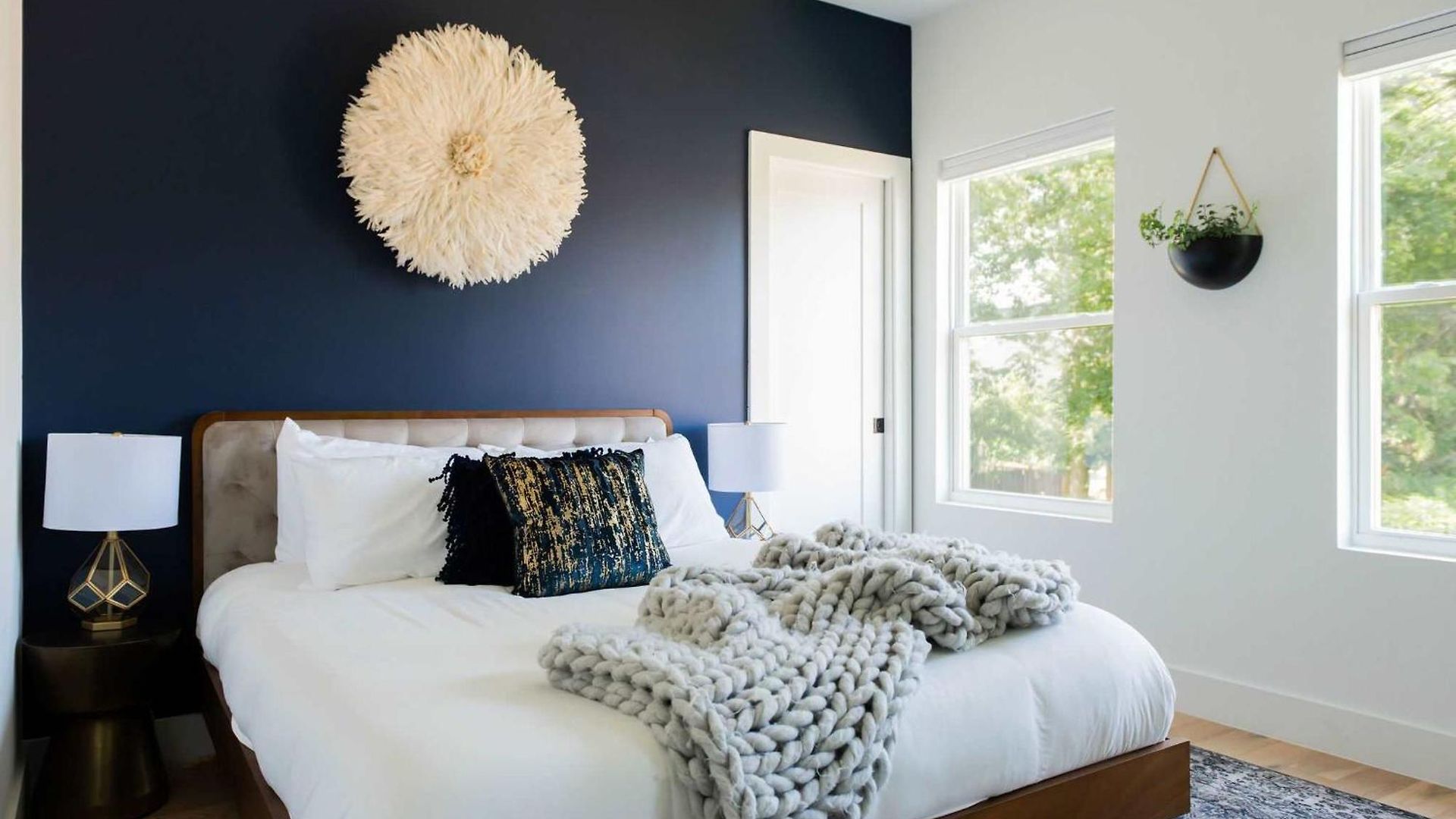 Holiday home 6 Bed With En Baths, Host Up To 20, Rooftops, Parking, Gourmet Kitchens, Cozy Living Spaces, Skyline Views & Fire Table, Near Downtown, Distilleries & Marathon Village, High-speed Wi-fi, 24hr Hospitality Nashville