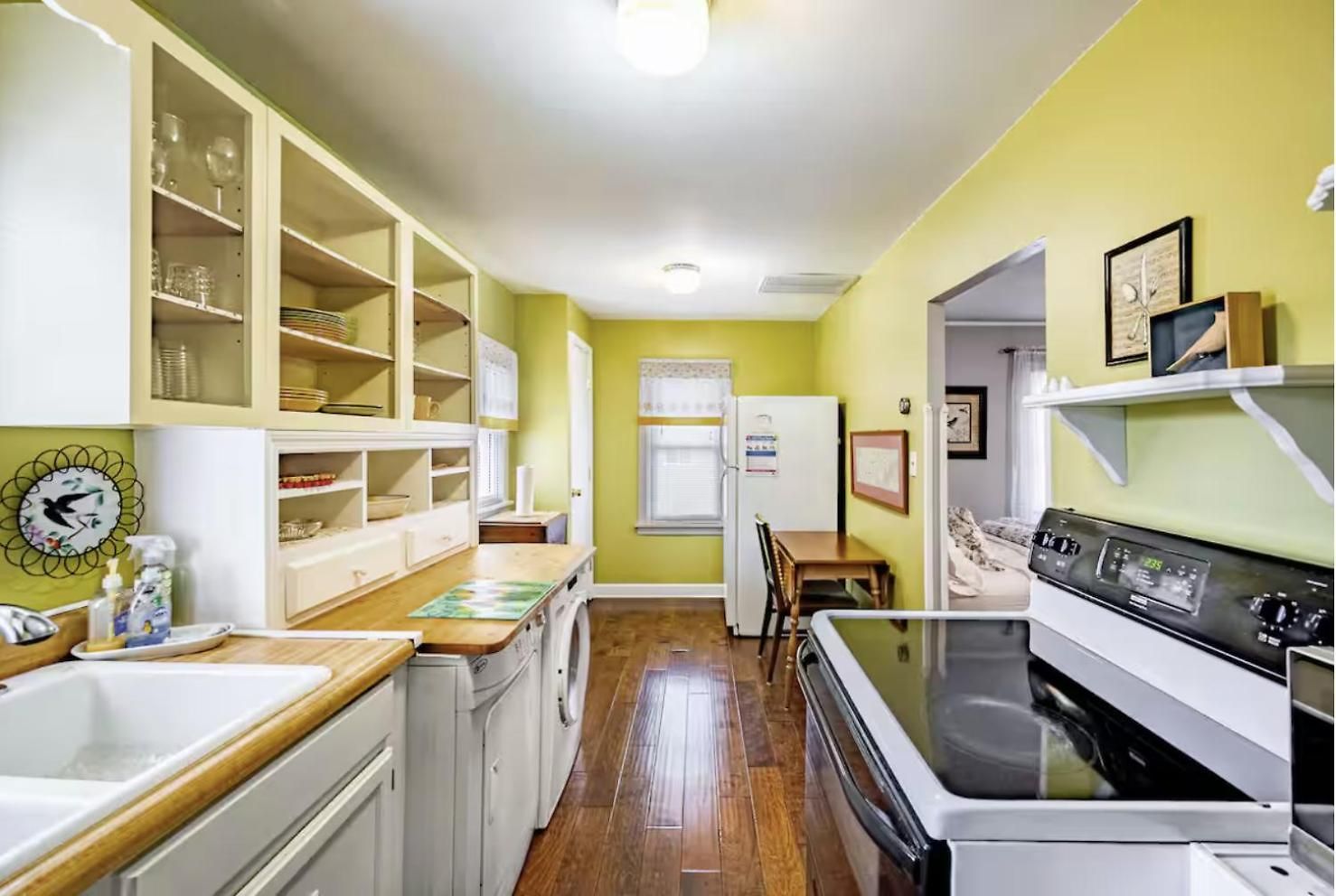 Peaceful Private Cottage, Walk To Park & 5 Mins To Downtown
