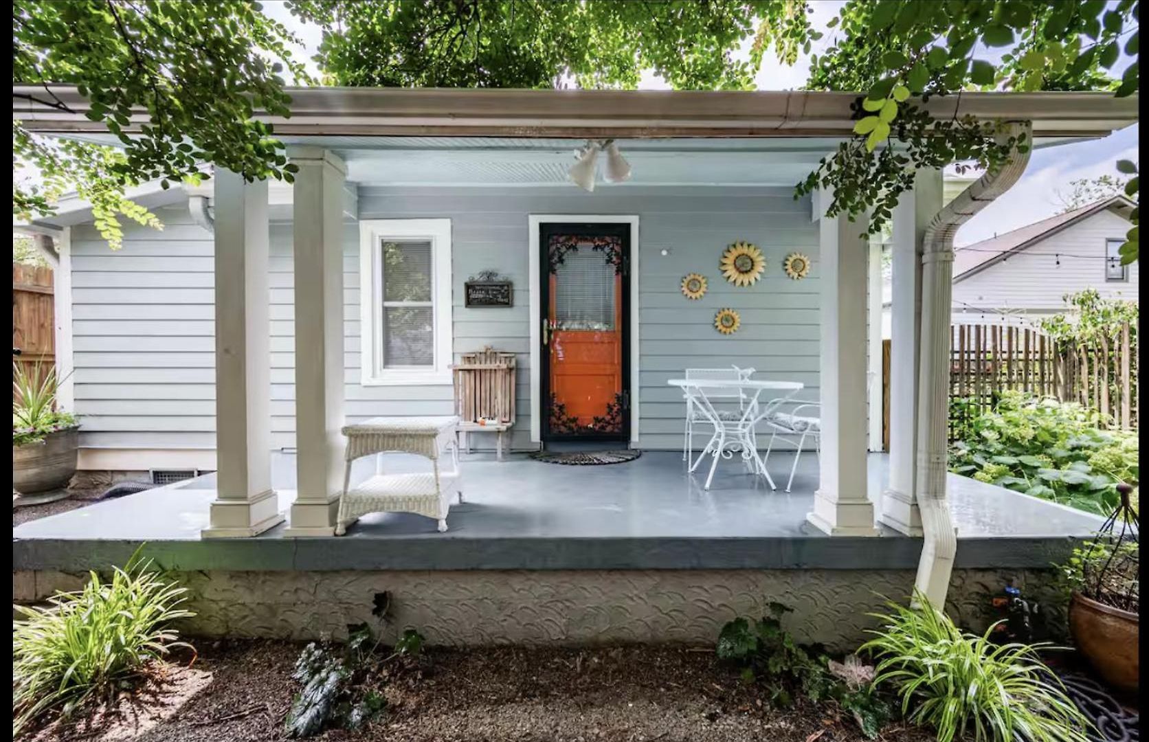 Guest house Peaceful Private Cottage, Walk To Park & 5 Mins To Downtown 4*
