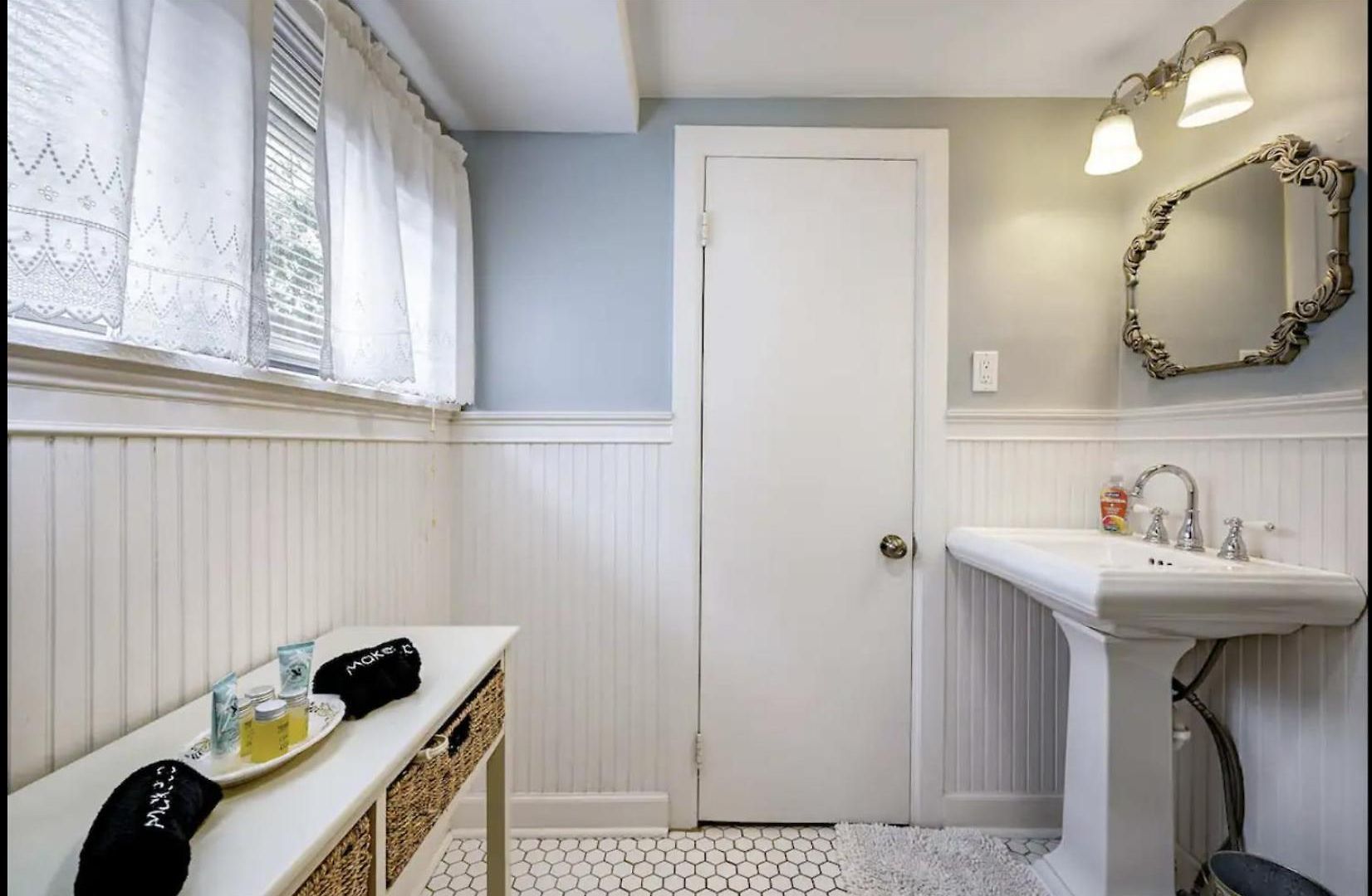 Guest house Peaceful Private Cottage, Walk To Park & 5 Mins To Downtown Nashville