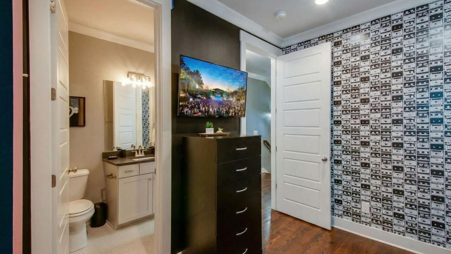 Close To The Gulch - Book Today * Nashville