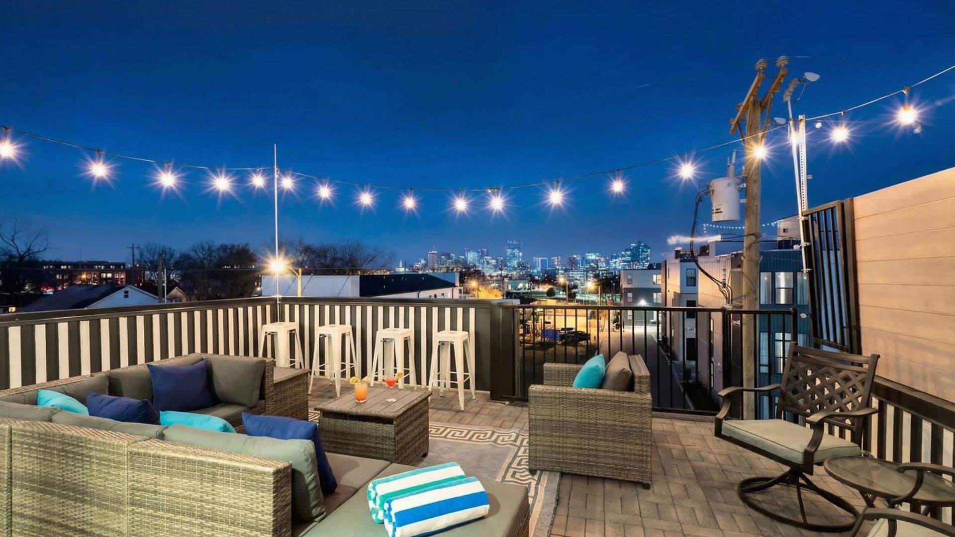 New Luxe 4br 12 Beds - Roofdeck Views - Chefs Kitchen Holiday home