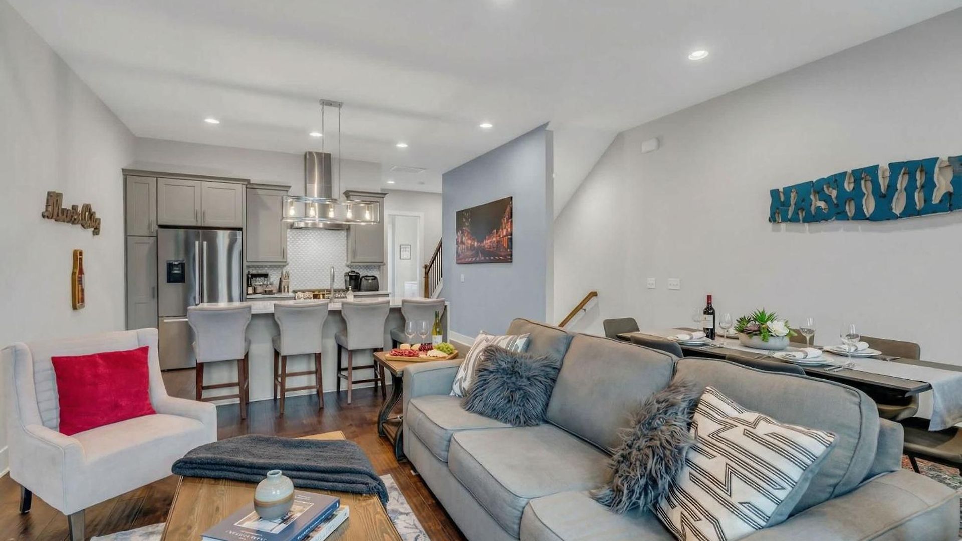 New Luxe 4br 12 Beds - Roofdeck Views - Chefs Kitchen