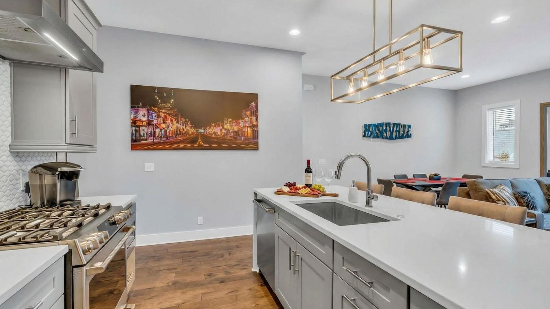 New Luxe 4br 12 Beds - Roofdeck Views - Chefs Kitchen *