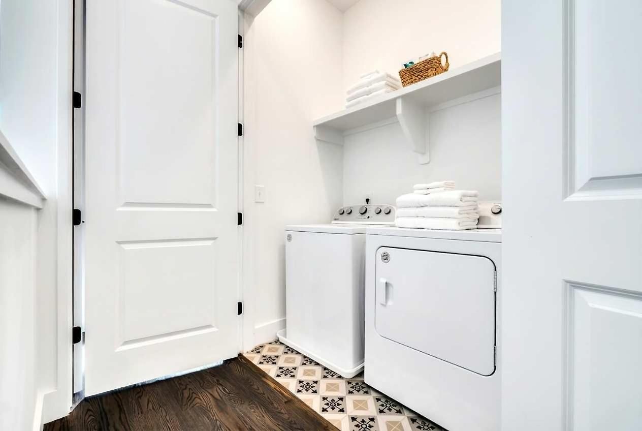 New Nash Eras - Rooftop Decks With Hot Tub - 15 Beds Holiday home *
