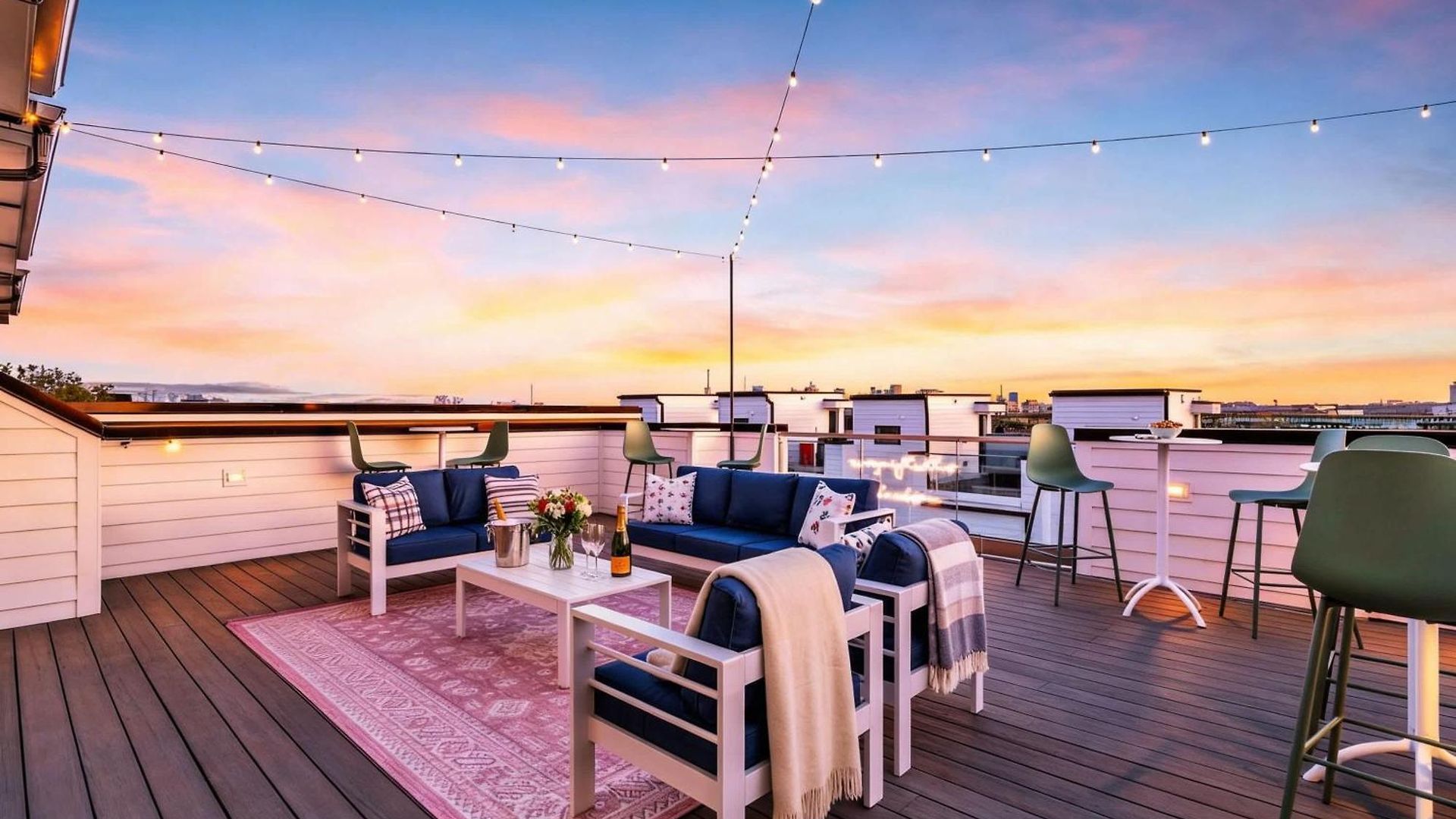 New Nash Eras - 15 Beds - Hot Tub On Rooftop Deck Holiday home Nashville