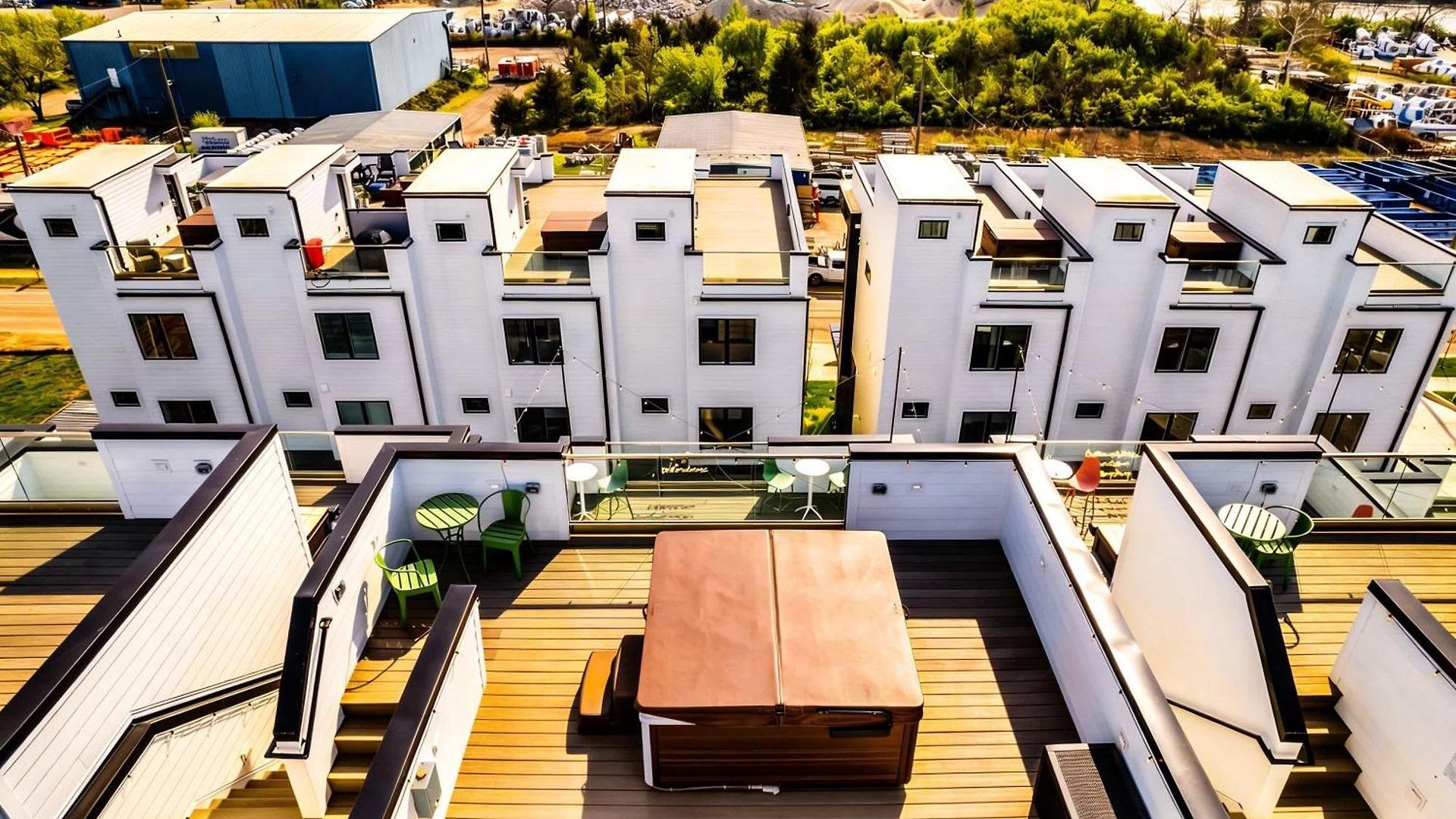 Holiday home New Nash Eras - 15 Beds - Hot Tub On Rooftop Deck *
