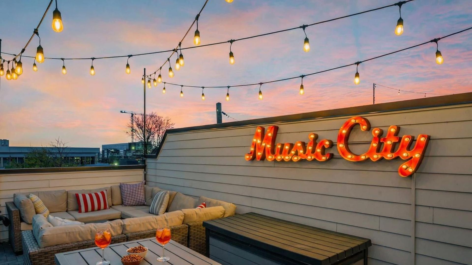Holiday home New Nashvegas Downtown Rooftop Views 13beds