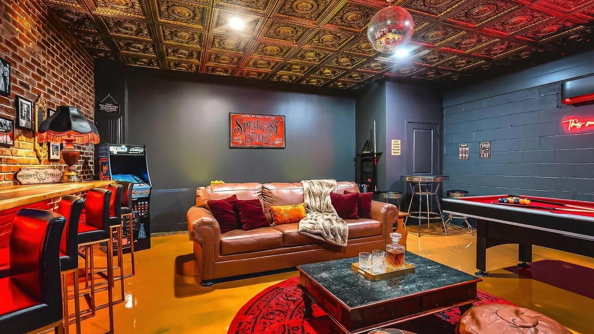 New We Roll Rooftop - Hot Tub With Views - 13 Beds Holiday home Nashville