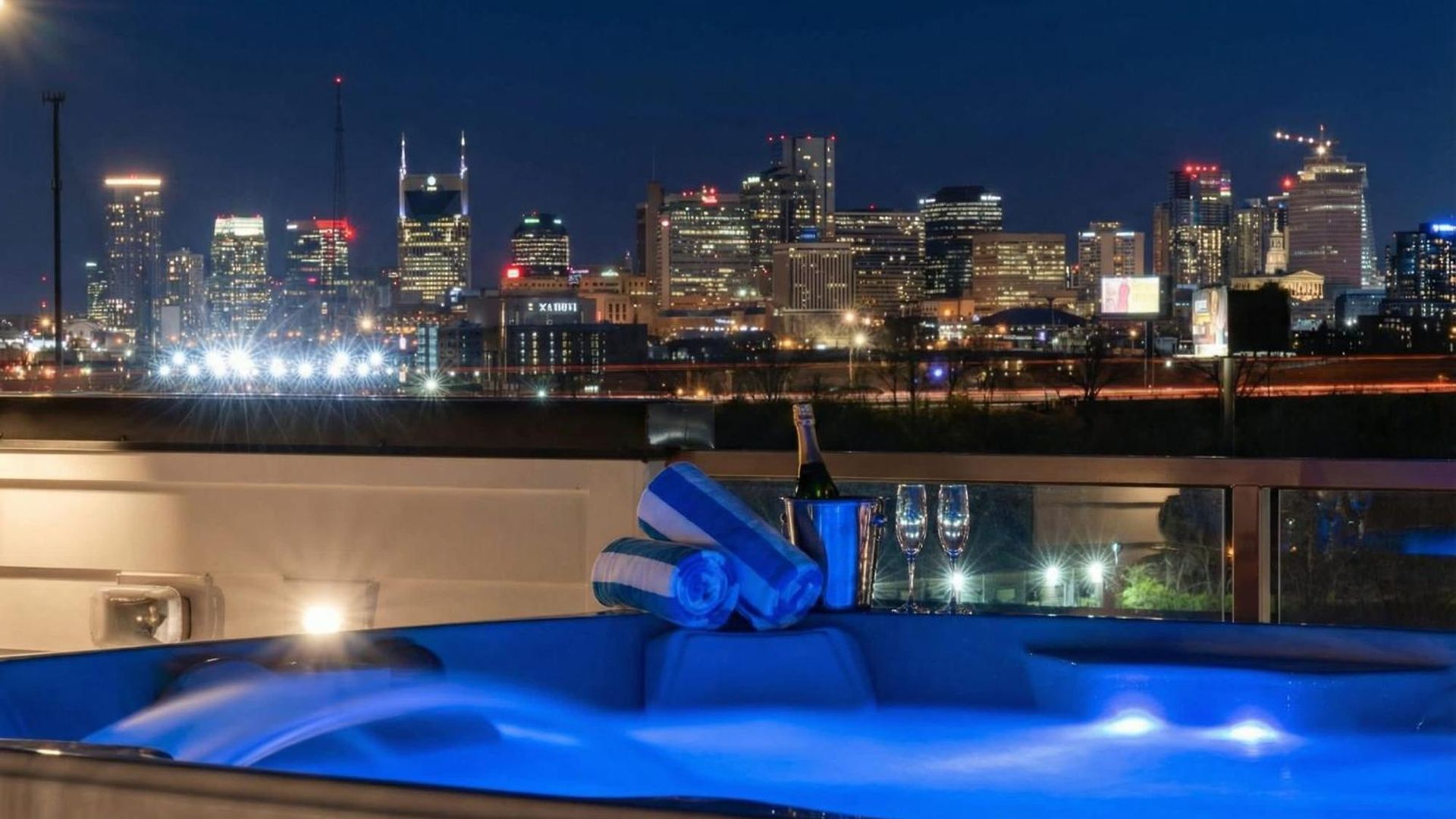 Holiday home New We Roll Rooftop - Hot Tub With Views - 13 Beds Nashville