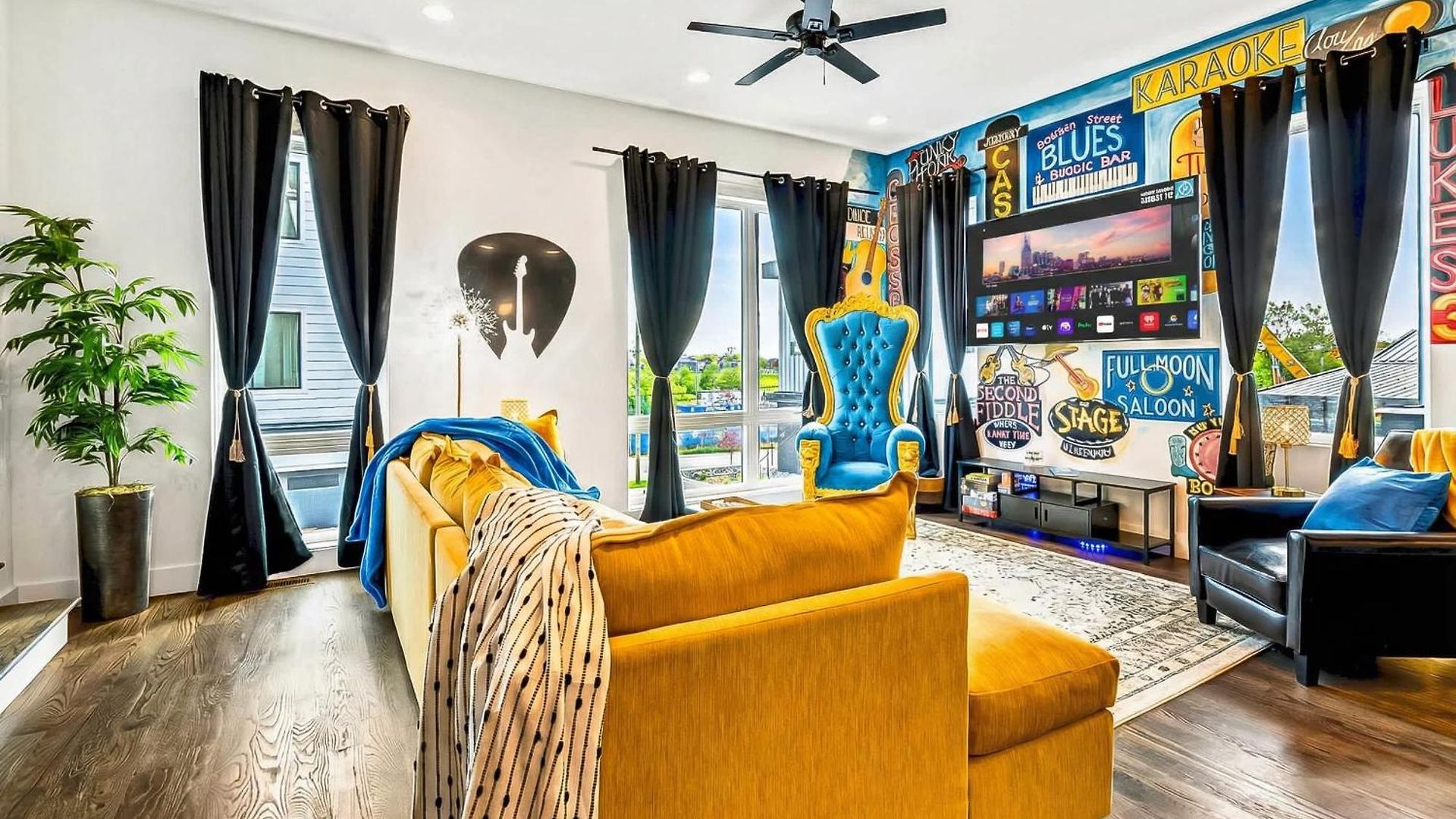 New We Roll Rooftop - Hot Tub With Views - 13 Beds *