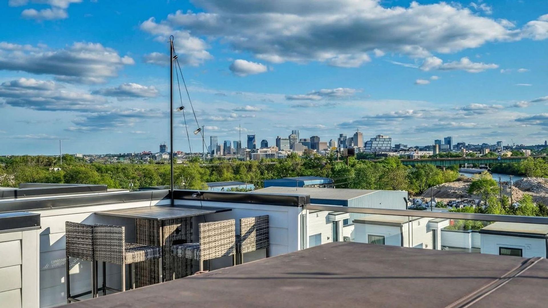 New We Roll Rooftop - Hot Tub With Views - 13 Beds