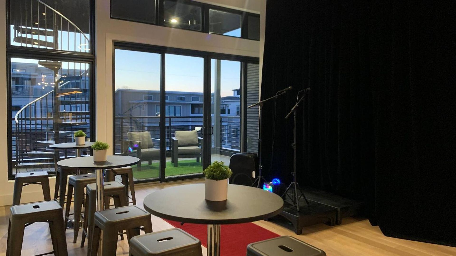 Holiday home Music Hall ♫ Hot Tub/stage/rooftop/walk To Gulch! Nashville