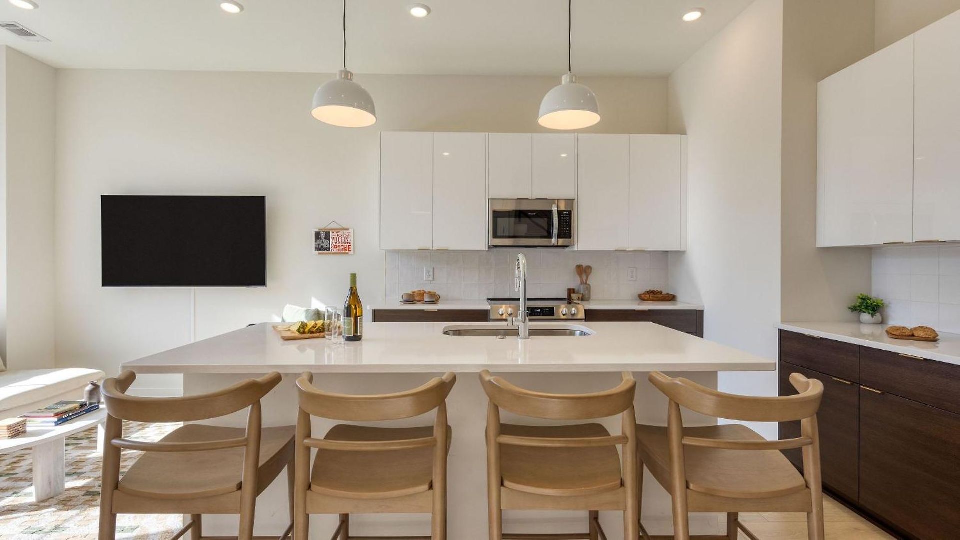 Newly Built 4bdr Townhome W Balcony Minutes To Broadway Lischey By Avantstay