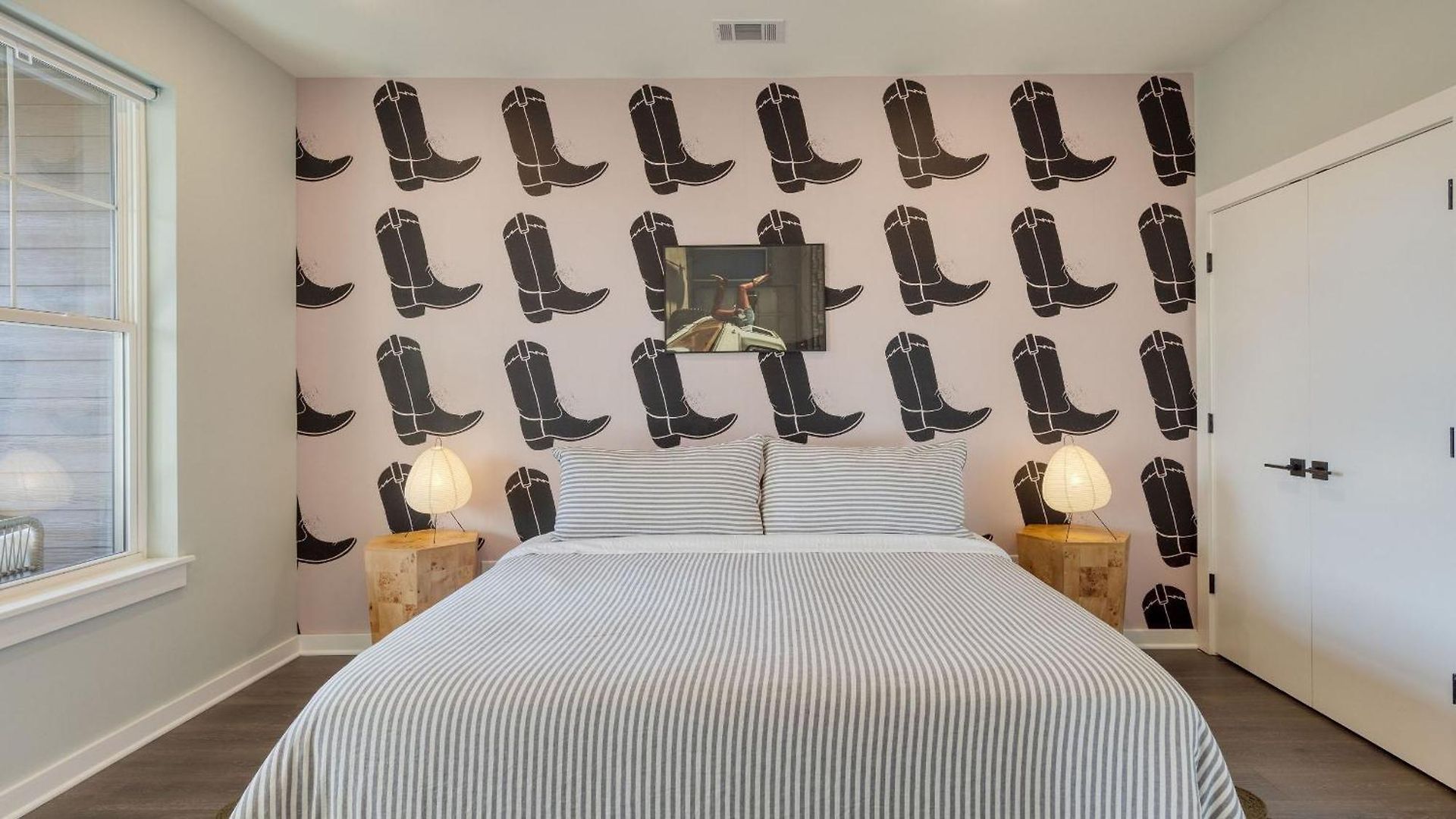 Minutes To Broadway Chic Newly Built 4bdr W Balcony 98 Degrees By Avantstay Holiday home *