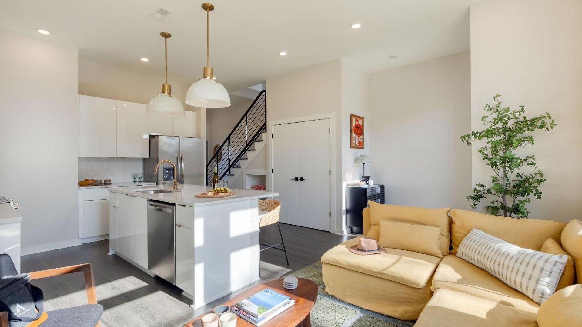 Minutes To Broadway Chic Newly Built 4bdr W Balcony 98 Degrees By Avantstay Holiday home Nashville