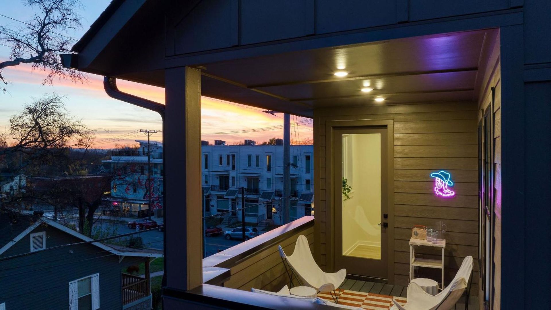 Holiday home Stunning New Build In East Nash Minutes To Broadway The Stage By Avantstay