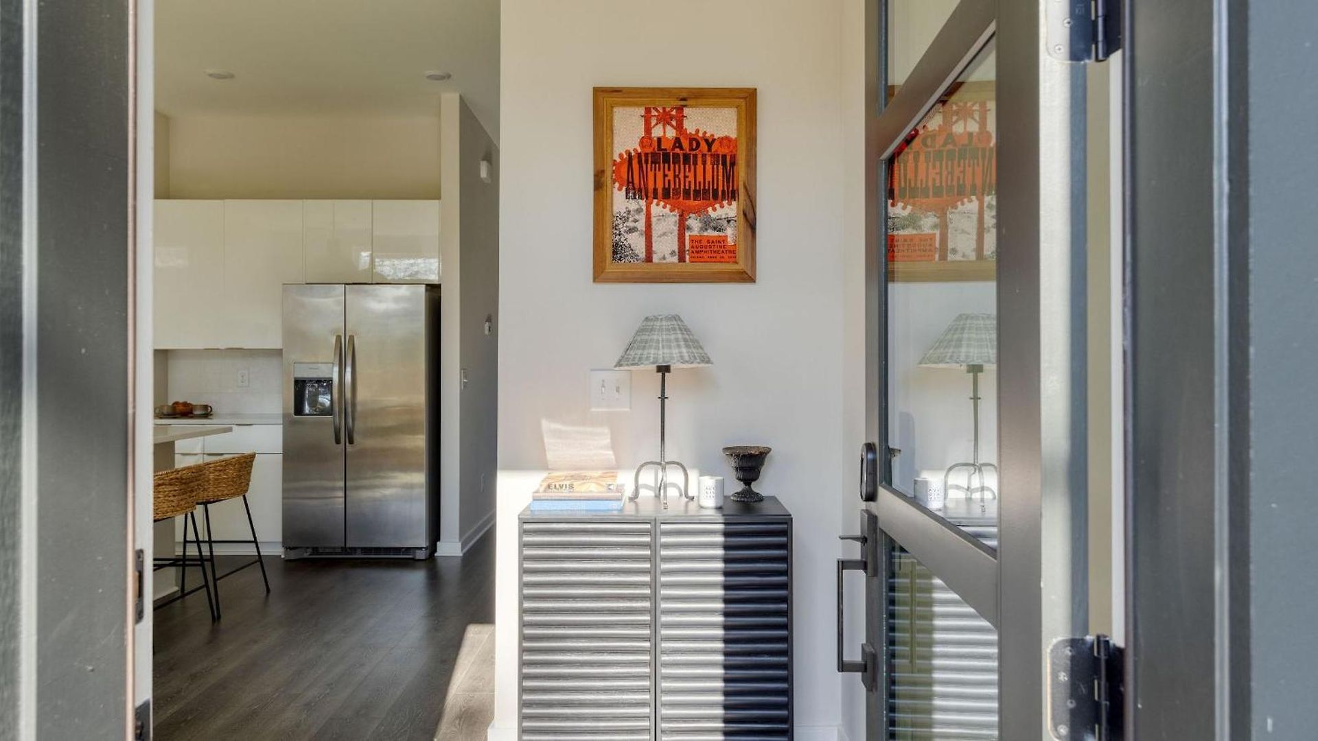 Minutes To Broadway Chic Newly Built 4bdr W Balcony 98 Degrees By Avantstay Nashville