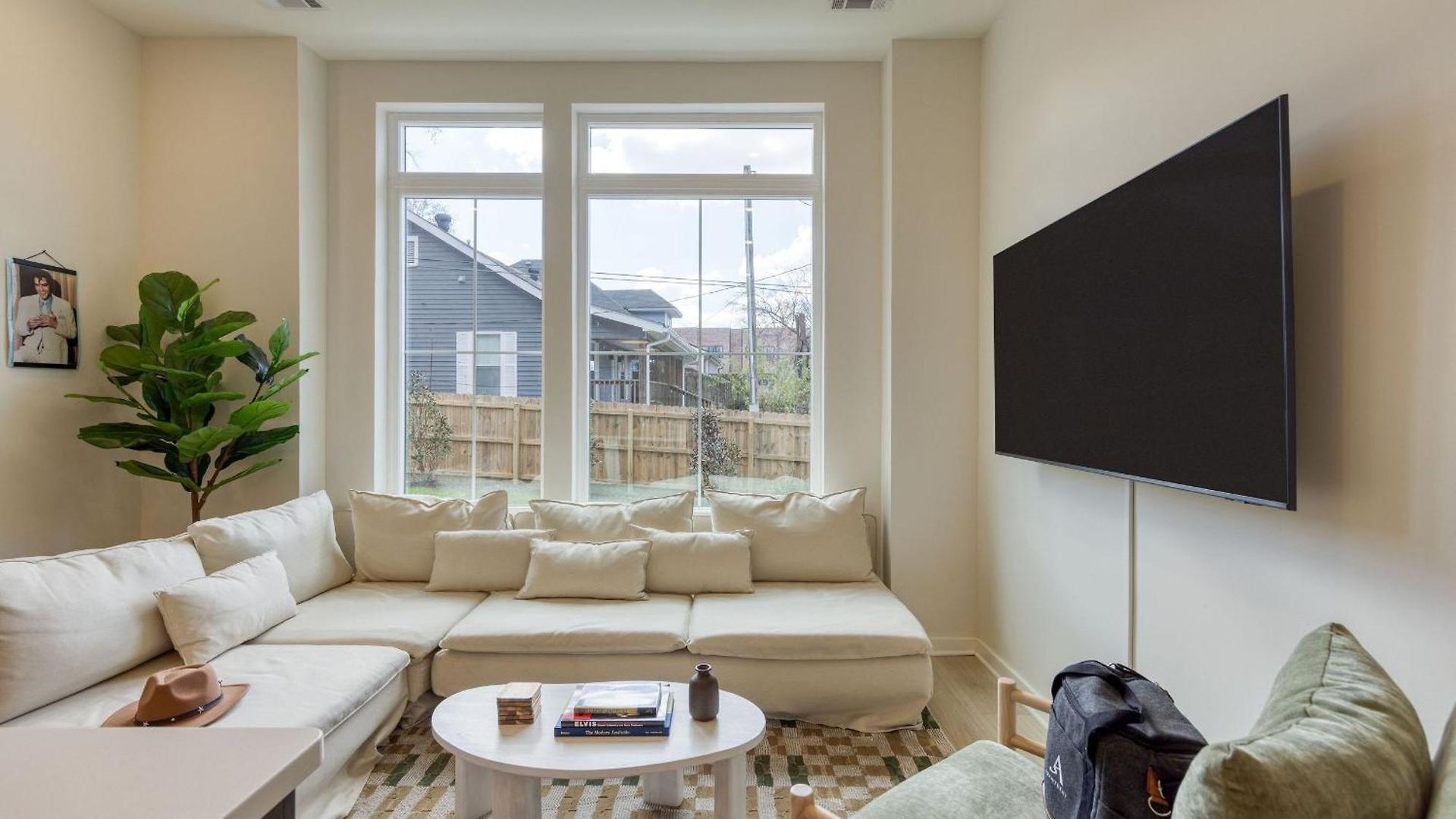 Newly Built 4bdr Townhome W Balcony Minutes To Broadway Lischey By Avantstay Holiday home Nashville