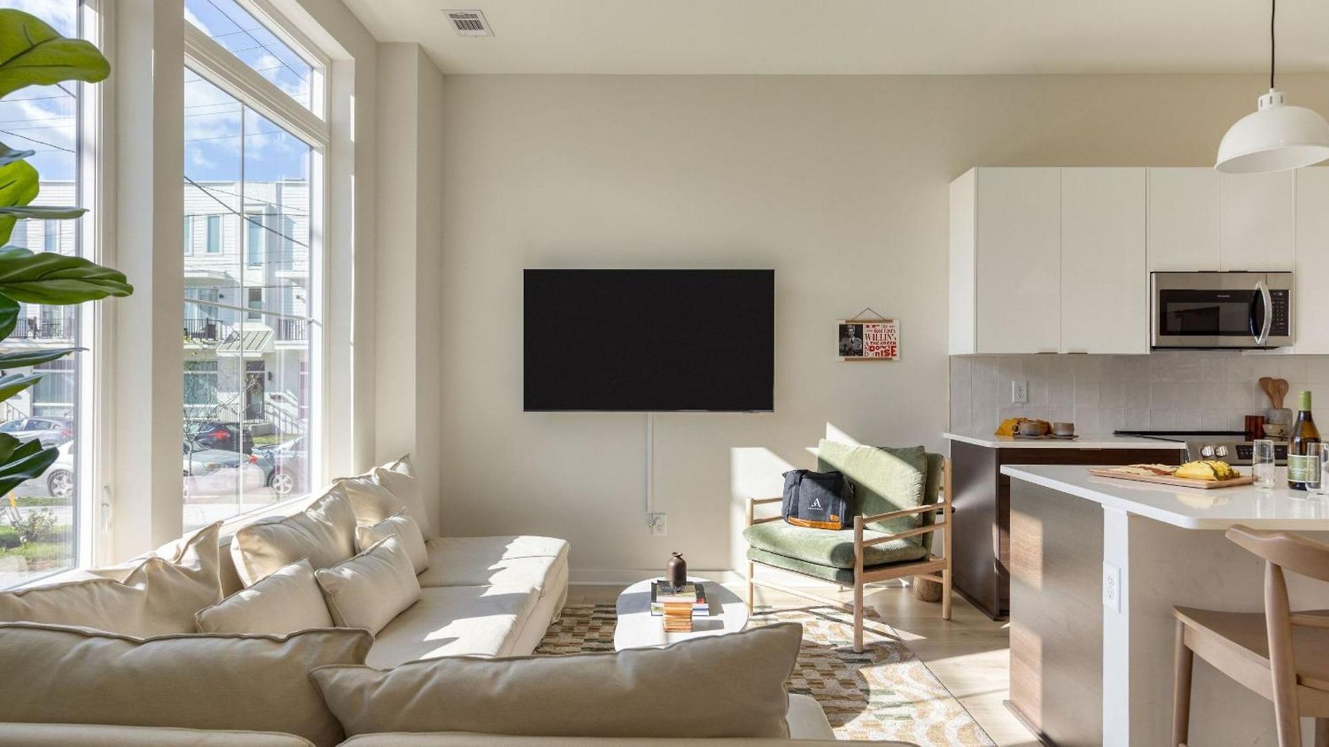 Newly Built 4bdr Townhome W Balcony Minutes To Broadway Lischey By Avantstay Holiday home *
