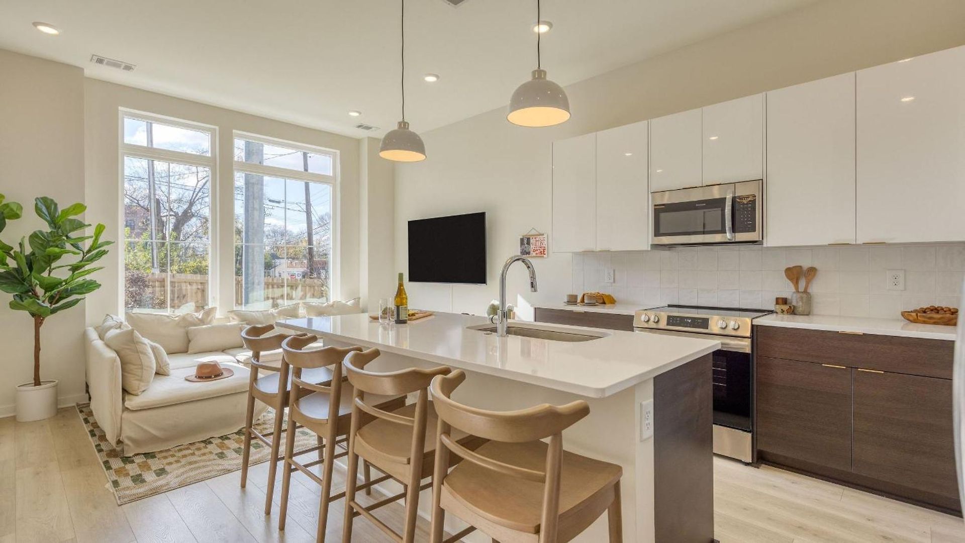 Newly Built 4bdr Townhome W Balcony Minutes To Broadway Lischey By Avantstay Holiday home *