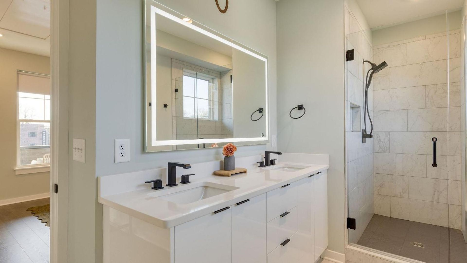Minutes To Broadway Chic Newly Built 4bdr W Balcony 98 Degrees By Avantstay * Nashville