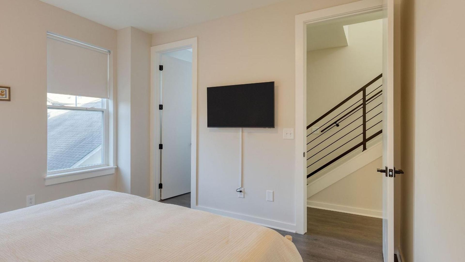 Holiday home Minutes To Broadway Chic Newly Built 4bdr W Balcony 98 Degrees By Avantstay Nashville