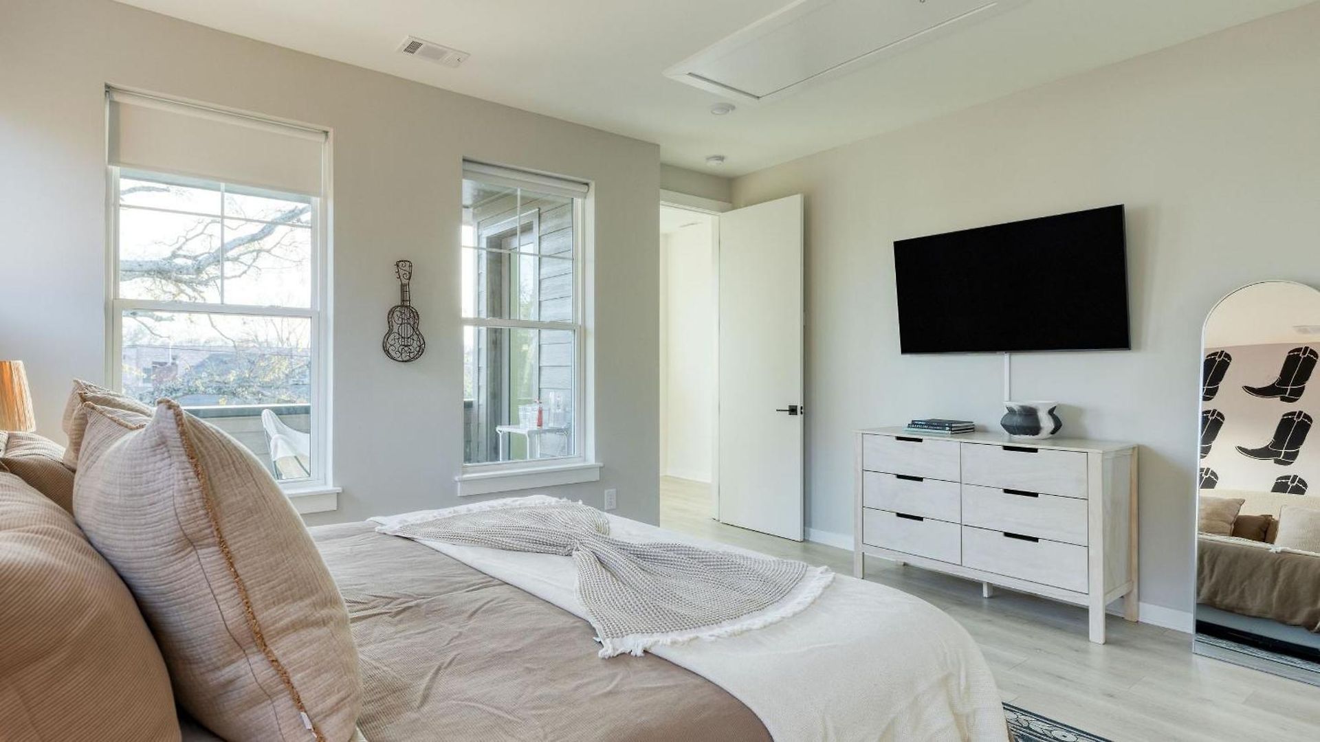 Stunning New Build In East Nash Minutes To Broadway The Stage By Avantstay