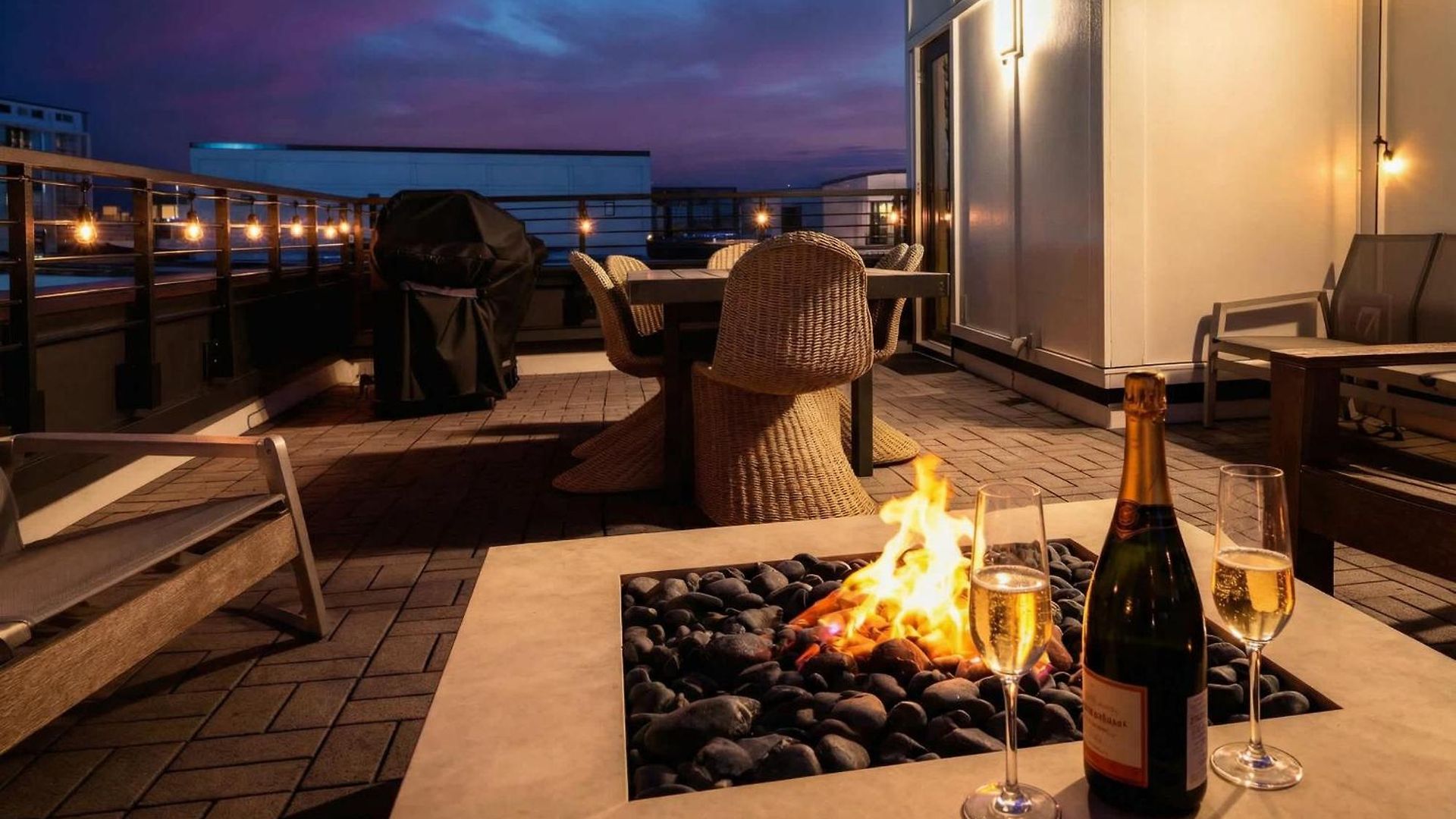 Luxe 4br Retreat With Rooftop Fire Pit & Garage Holiday home *