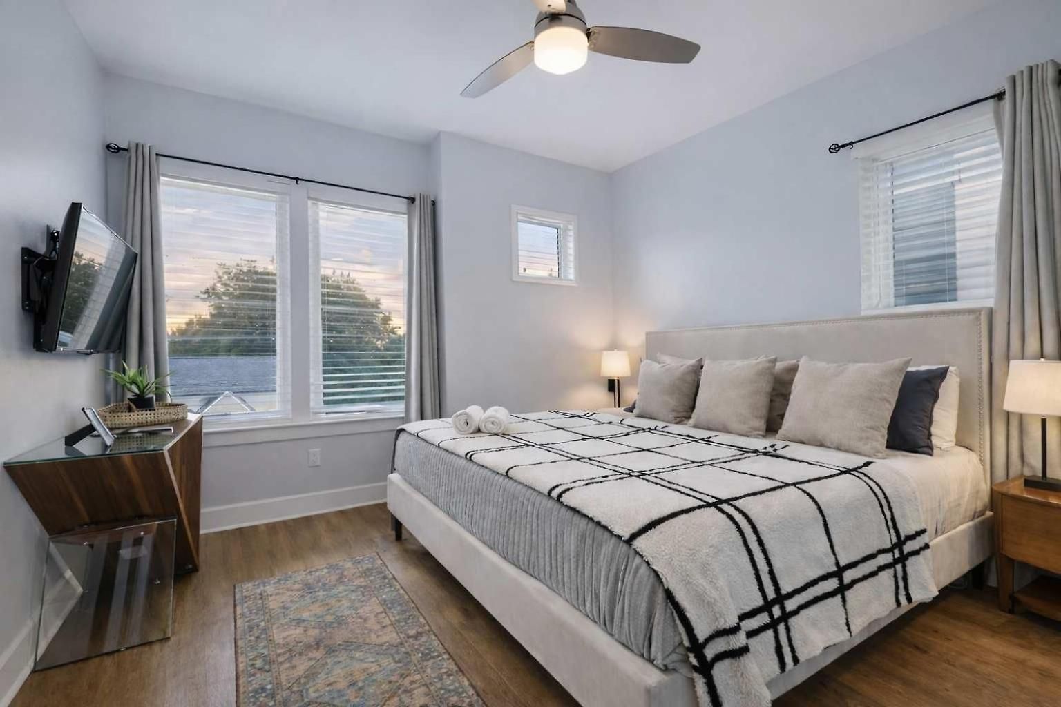 Modern 3-story Townhome W Rooftop & Views Nashville