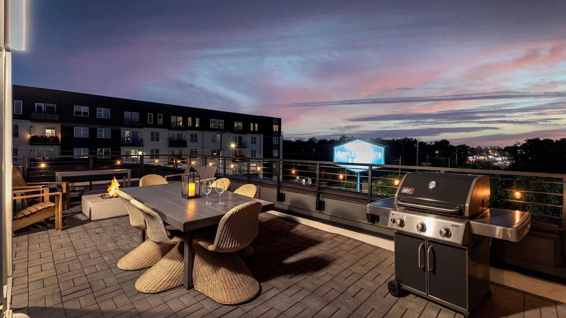Luxe 4br Retreat With Rooftop Fire Pit & Garage *