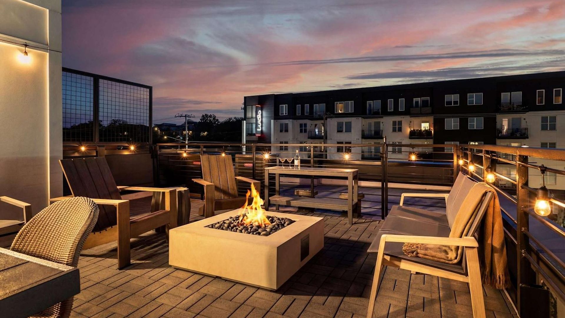 Luxe 4br Retreat With Rooftop Fire Pit & Garage Nashville