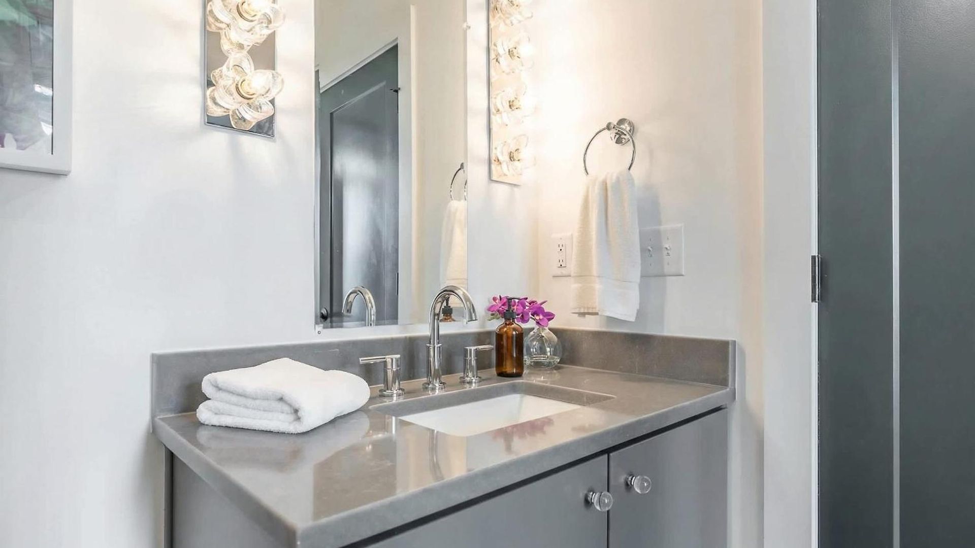 Luxe 4br Retreat With Rooftop Fire Pit & Garage Holiday home *
