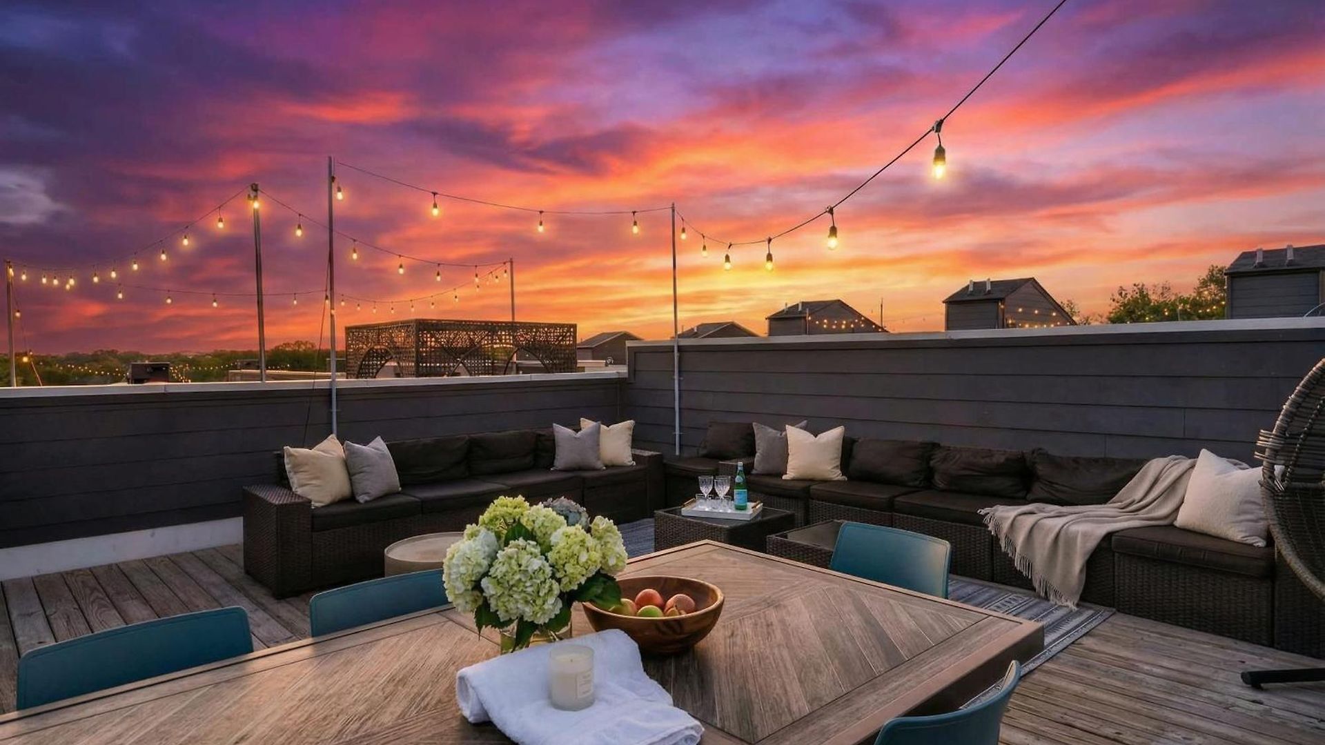 Rooftop Deck 2 Car Garage Near Downtown Holiday home Nashville