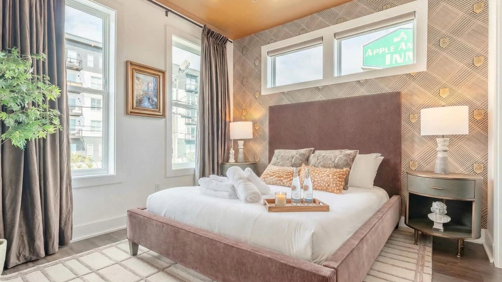 Holiday home Luxe 4br Retreat With Rooftop Fire Pit & Garage *