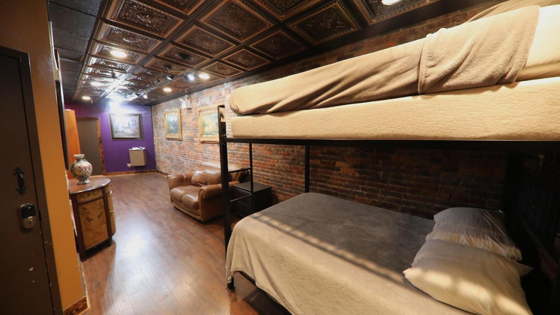Broadway 4br 2bth 2500sf Art Gallery And Steam Holiday home Nashville