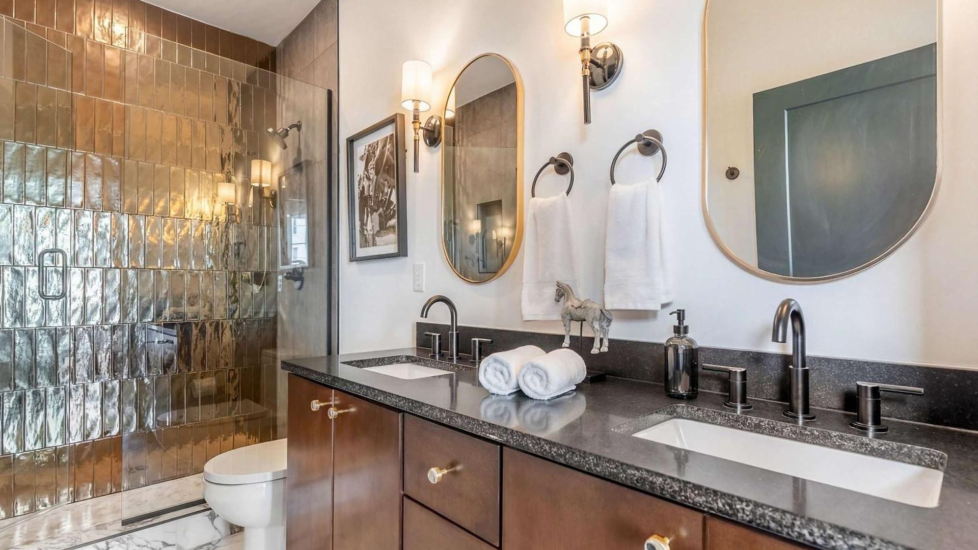 Luxe 4br Retreat With Rooftop Fire Pit & Garage Nashville