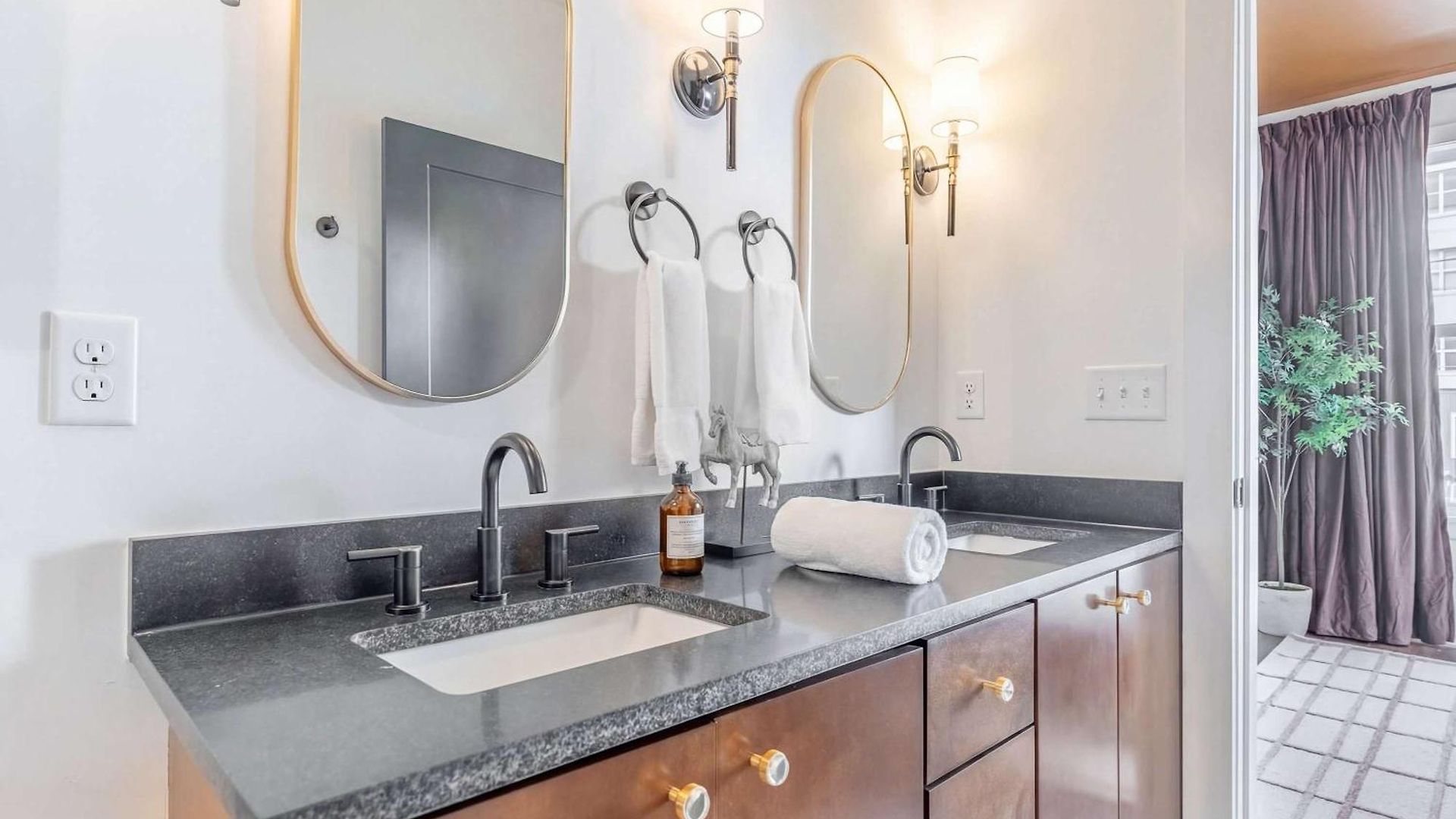 Luxe 4br Retreat With Rooftop Fire Pit & Garage Holiday home *