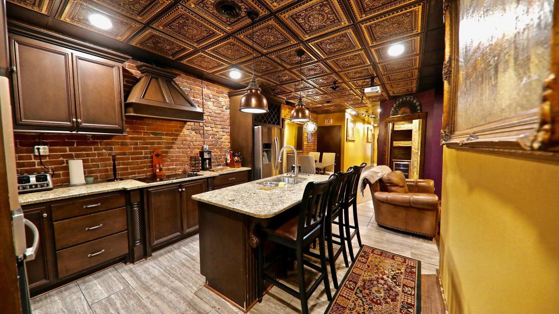 Broadway 4br 2bth 2500sf Art Gallery And Steam Holiday home *