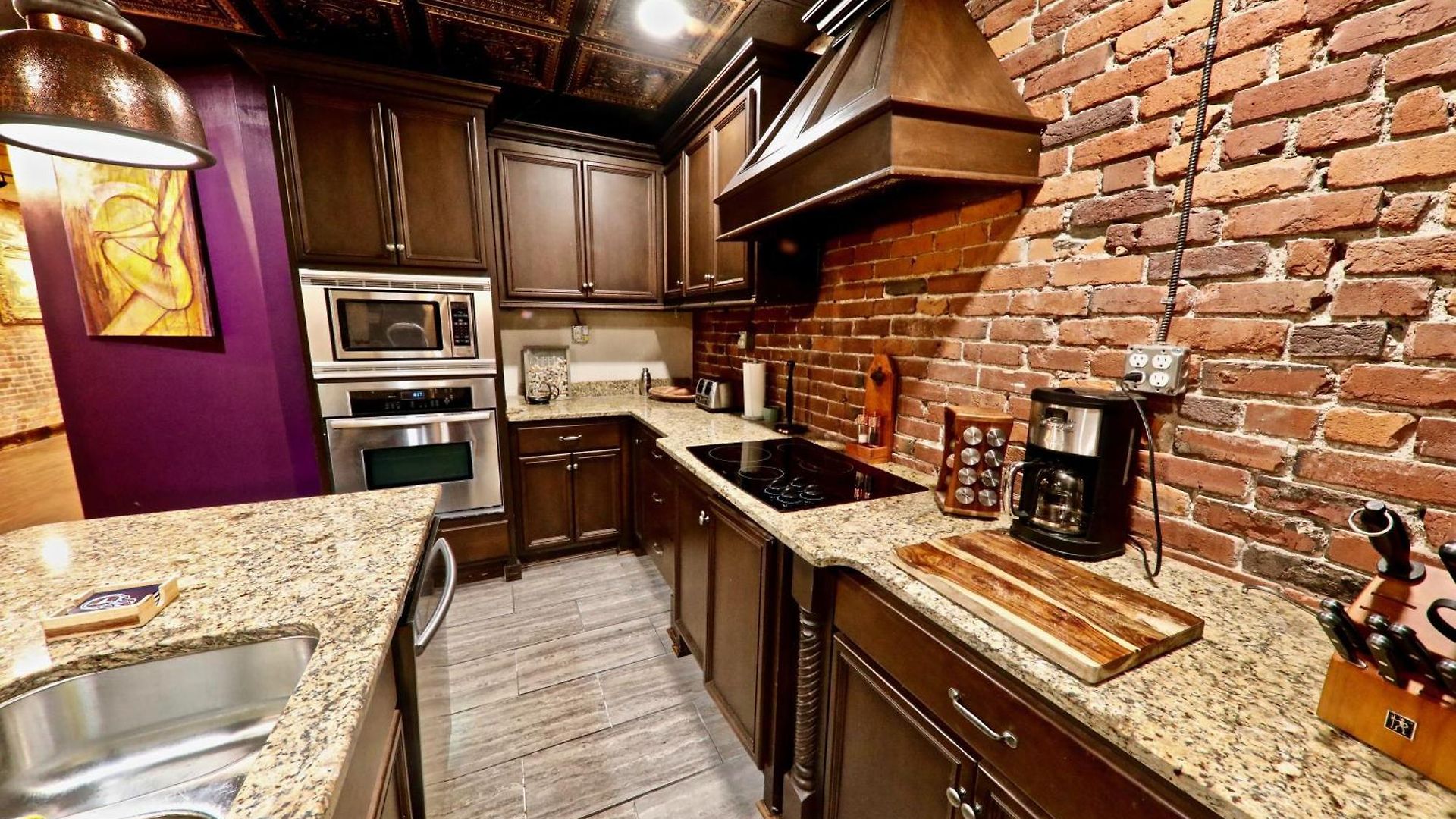 Broadway 4br 2bth 2500sf Art Gallery And Steam Nashville