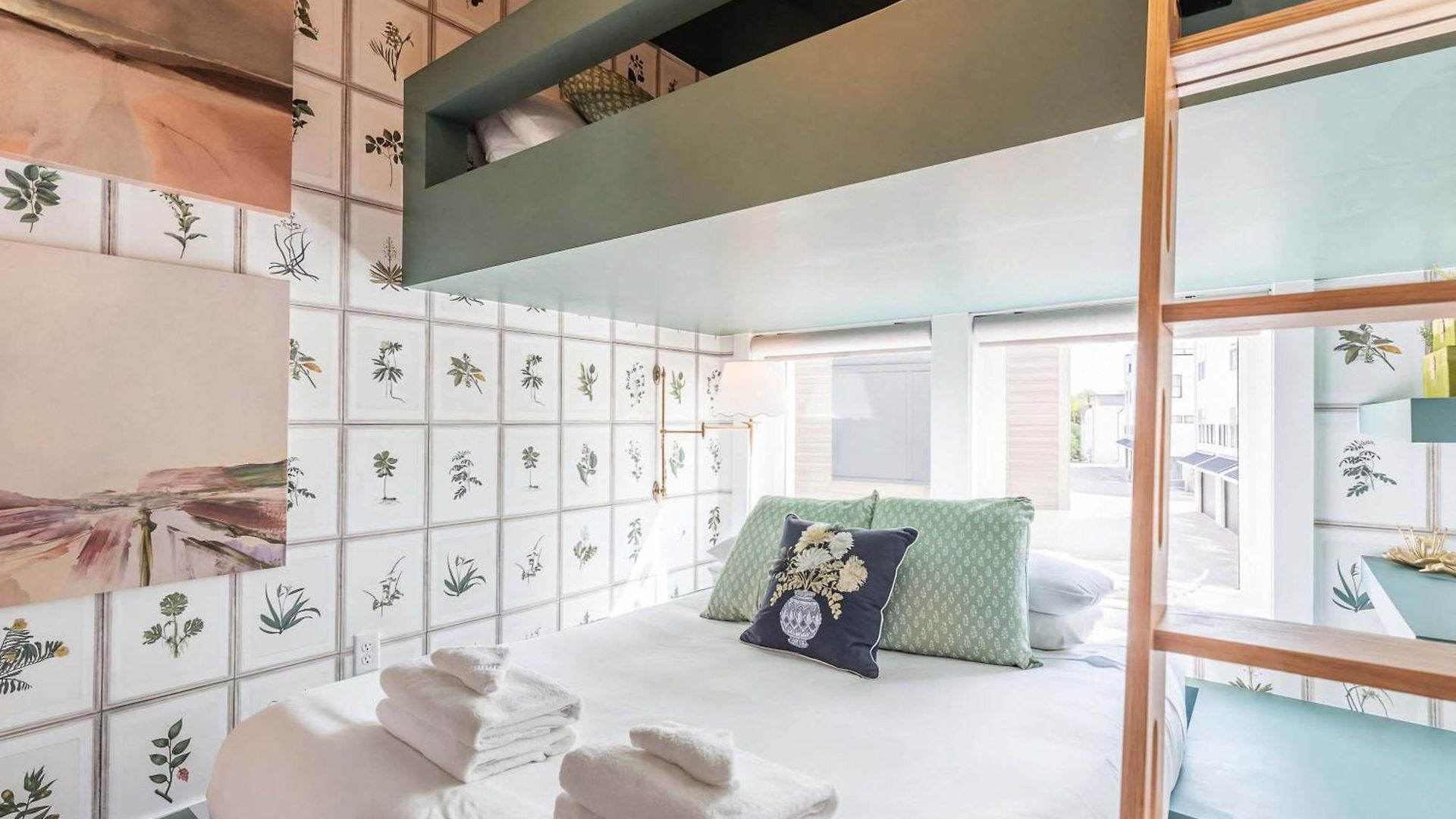 Luxe 4br Retreat With Rooftop Fire Pit & Garage Holiday home *
