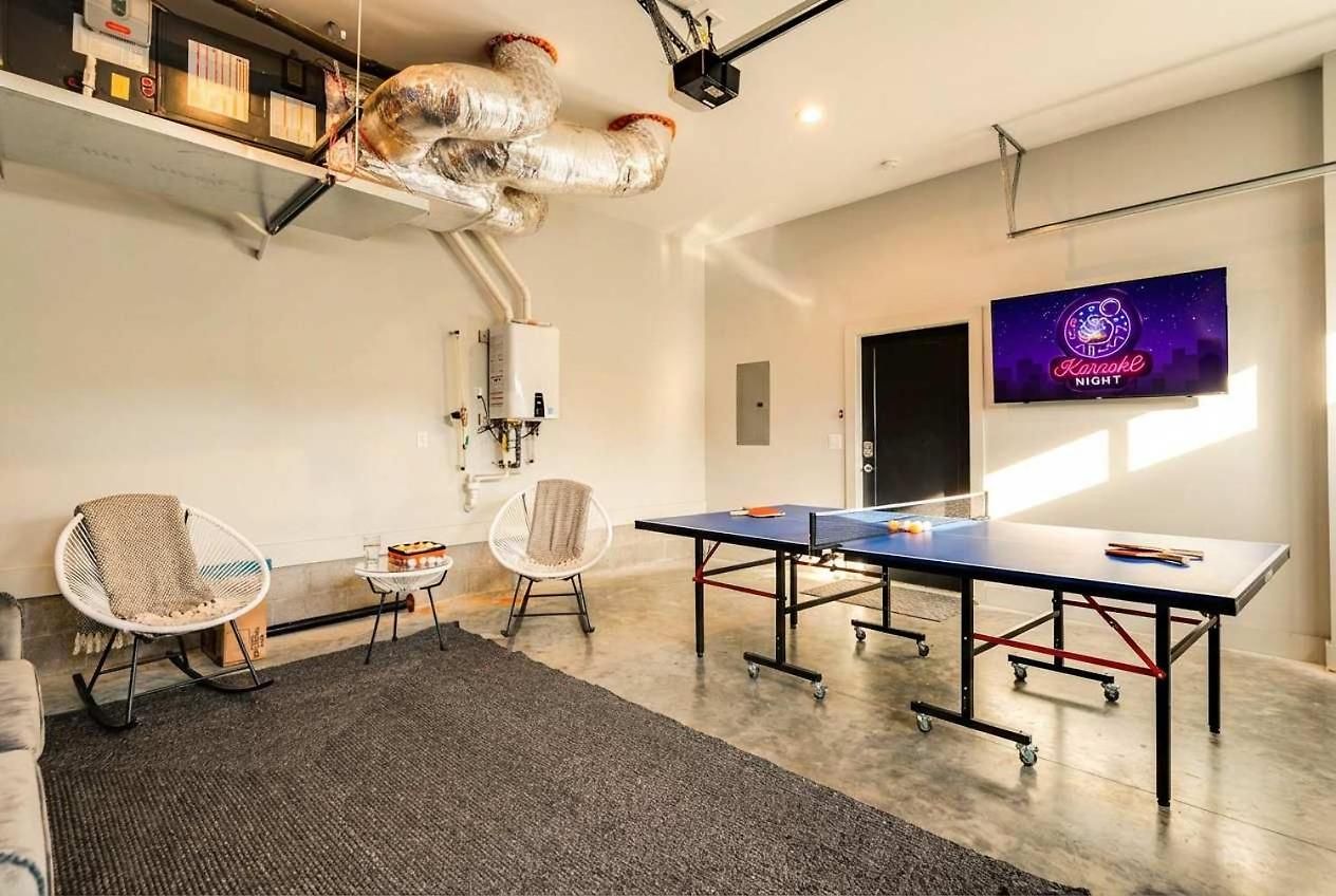 Rooftop Views Ping Pong Lounge Holiday home Nashville