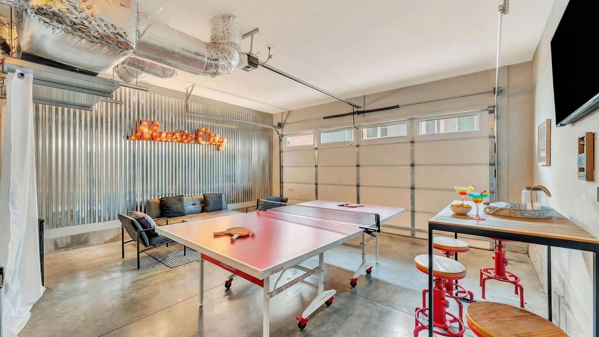 Holiday home Rooftop Deck Grill Ping Pong Near Downtown
